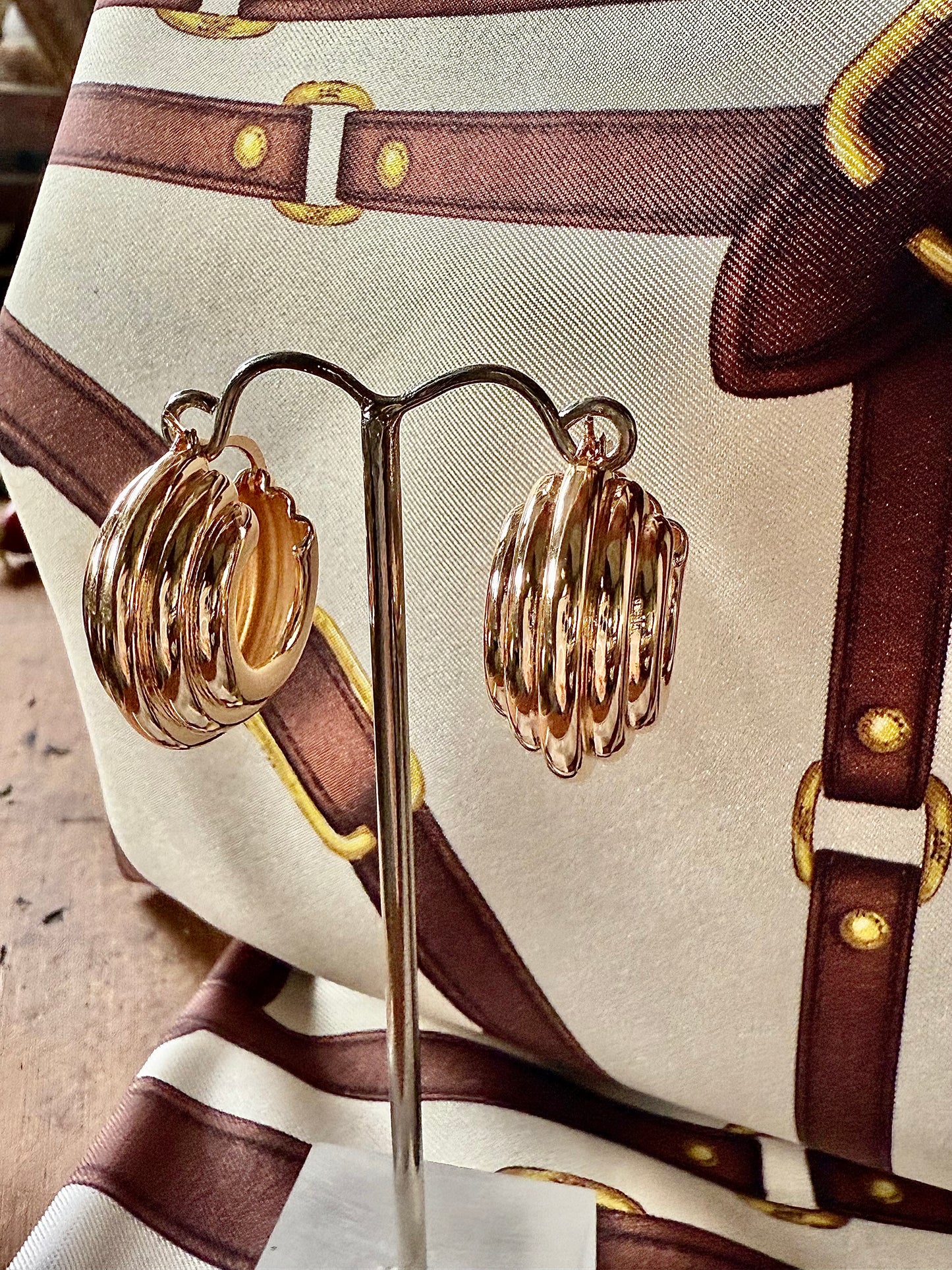 Pendientes de aro de fantasía vintage.