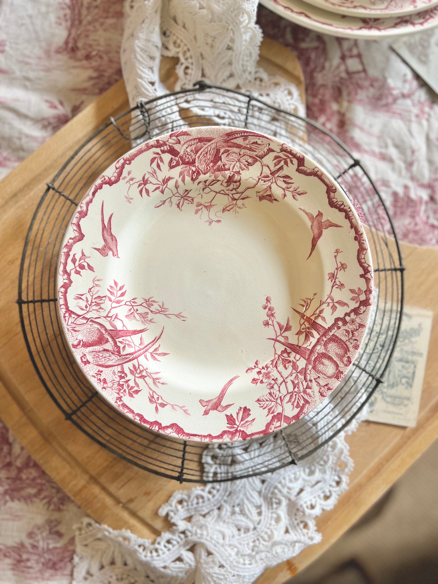 Assiettes hautes « Rambouillet » de Luneville, terre de fer