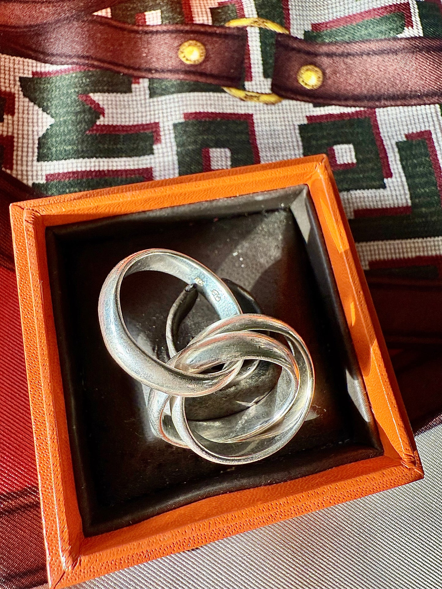 Anillo de plata de tres anillos.