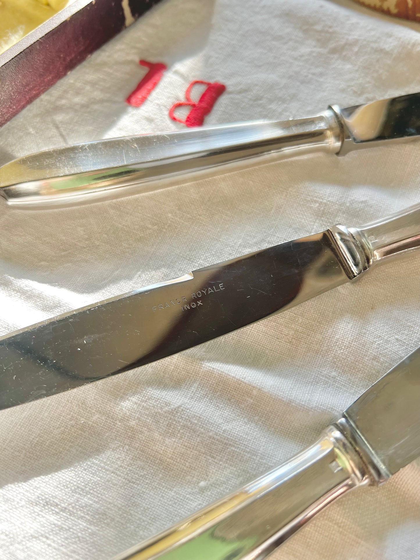 12 couteaux art déco en métal argenté