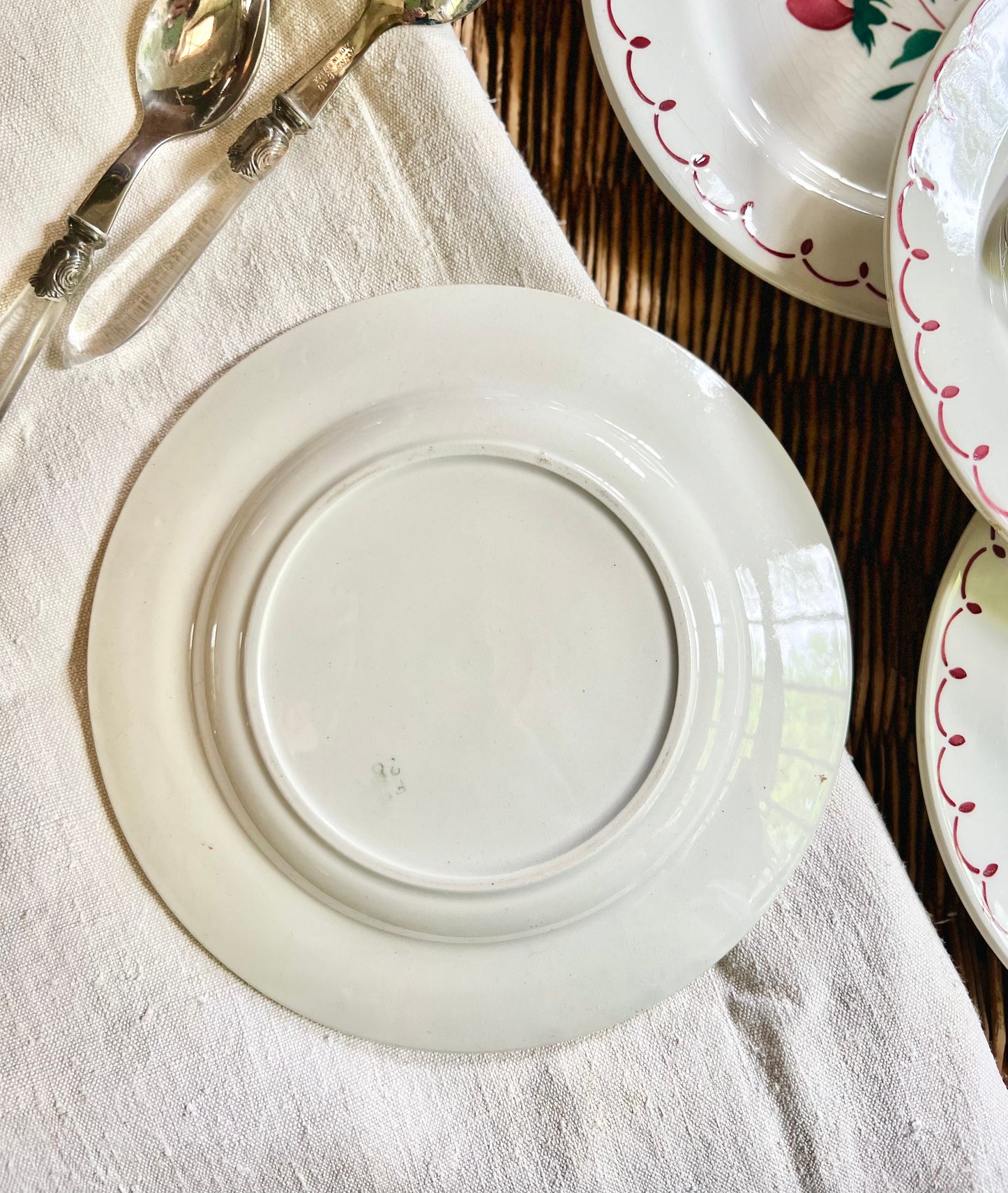 12 petites assiettes Badonviller, faïence