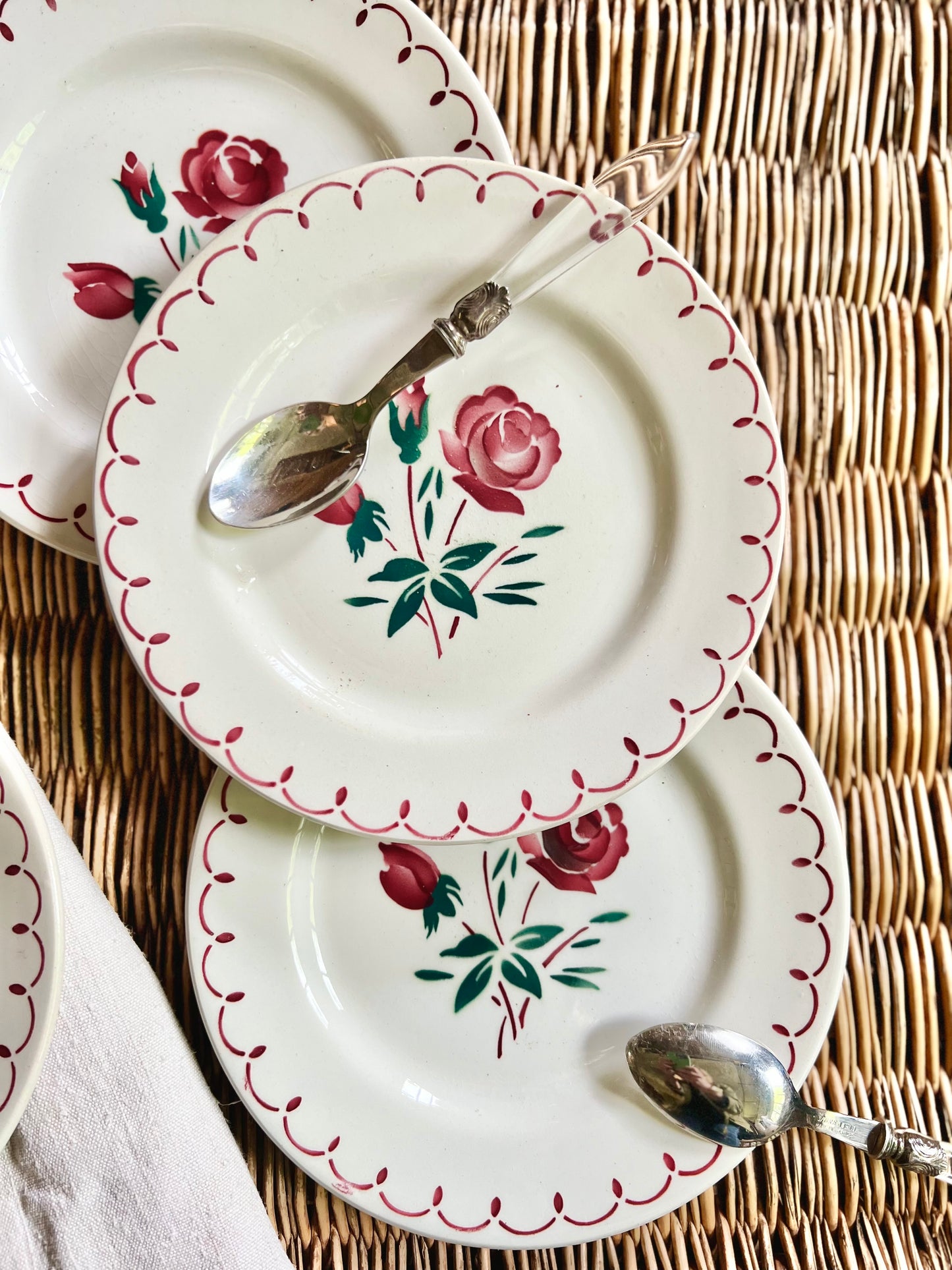 12 petites assiettes Badonviller, faïence