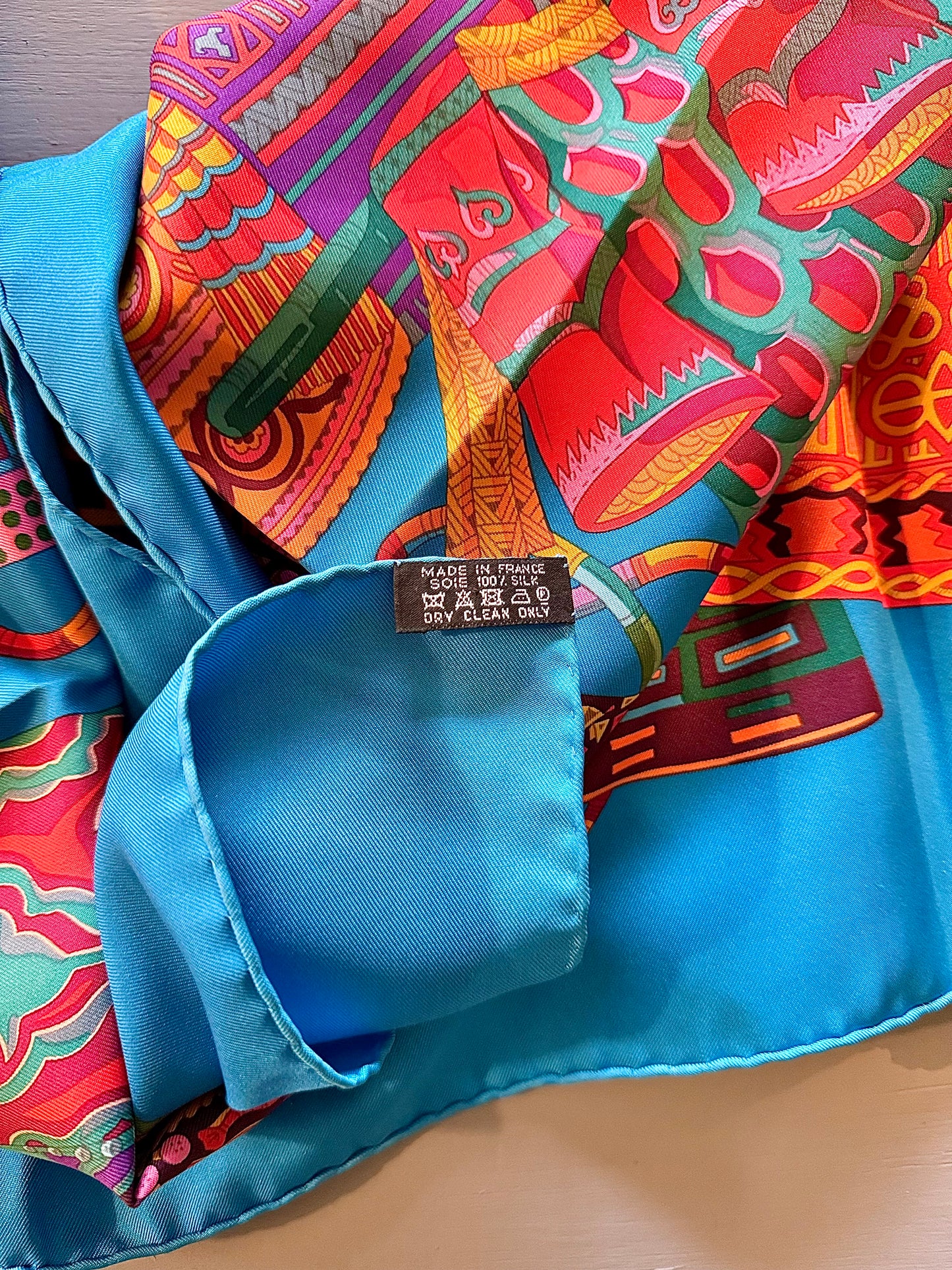 Carré foulard Hermès « Voyage en étoffes » 90/90
