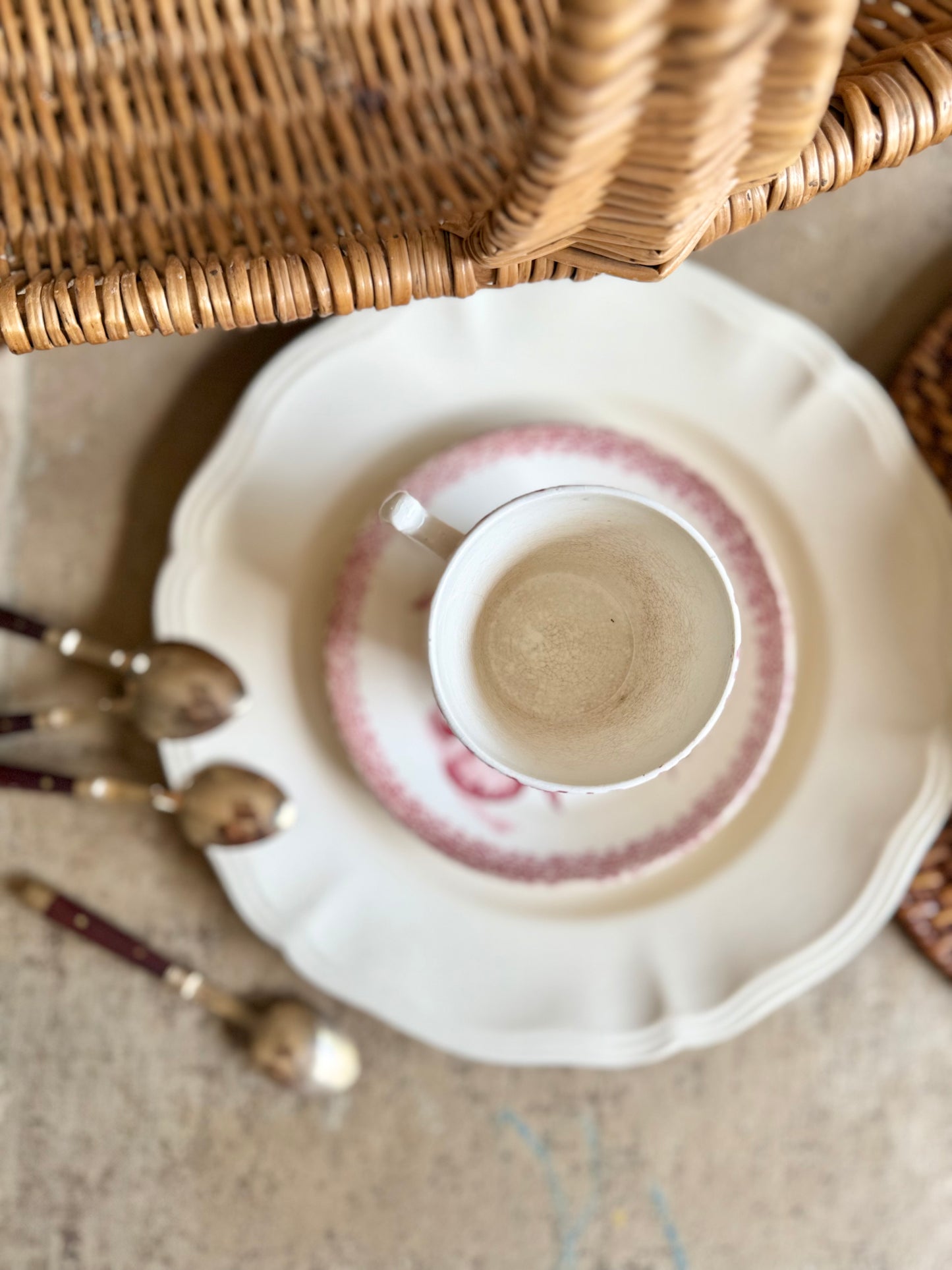 Tasse et sous-tasse Choisy Le Roi, Terre de fer rose.
