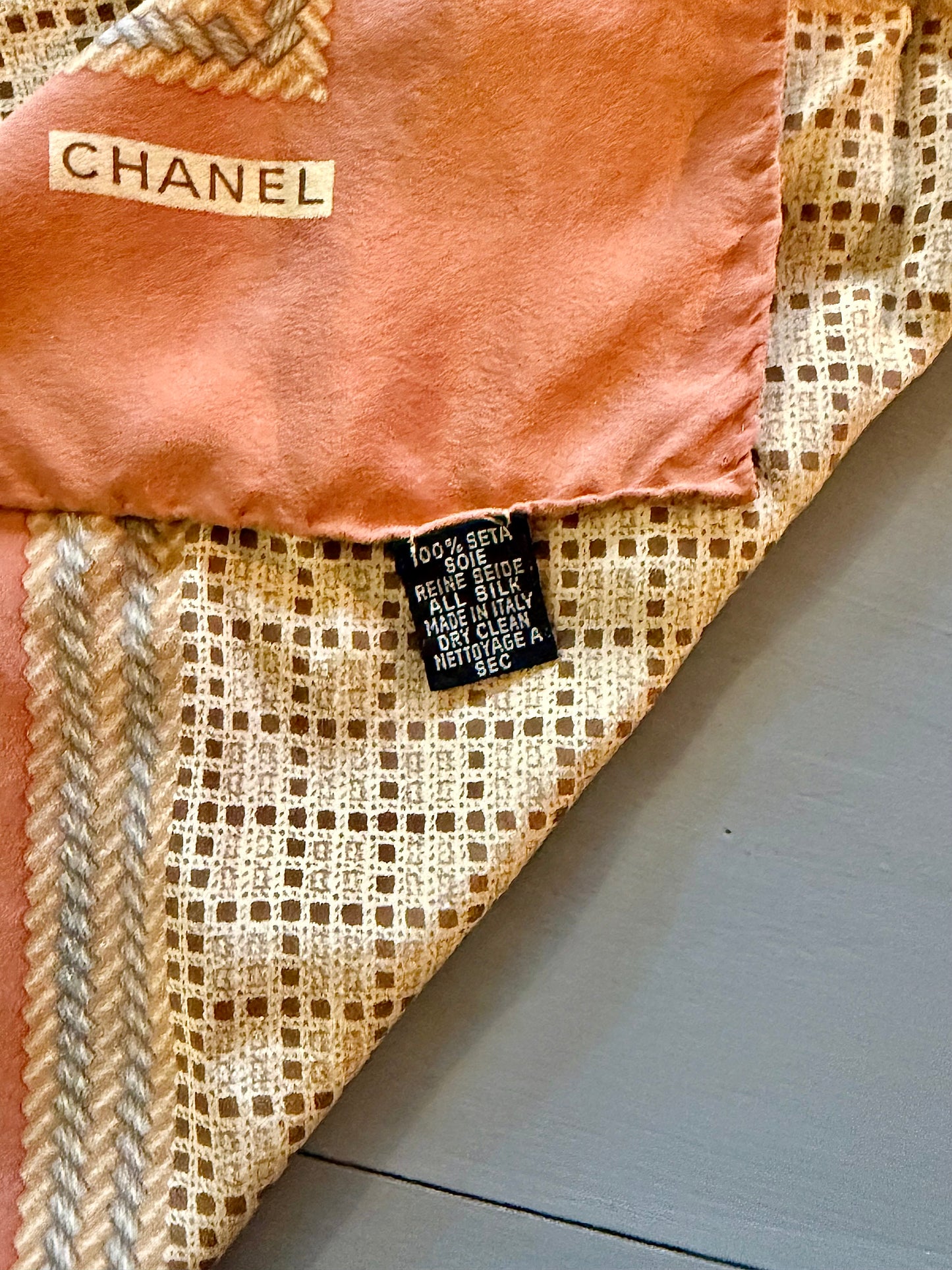 Foulard Chanel en soie années 70.