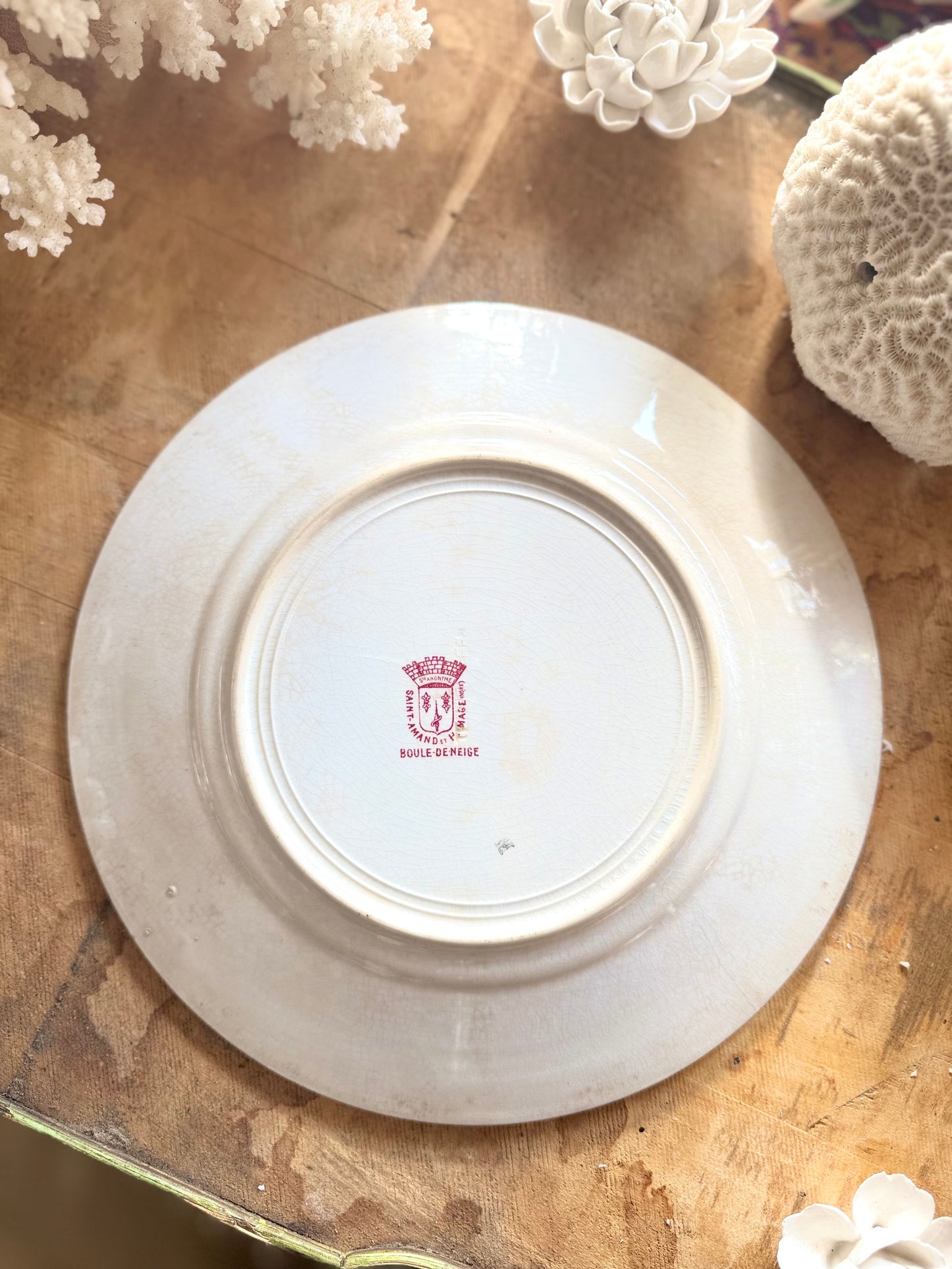 Petites assiettes terre de fer « boule de neige » de Saint Amand