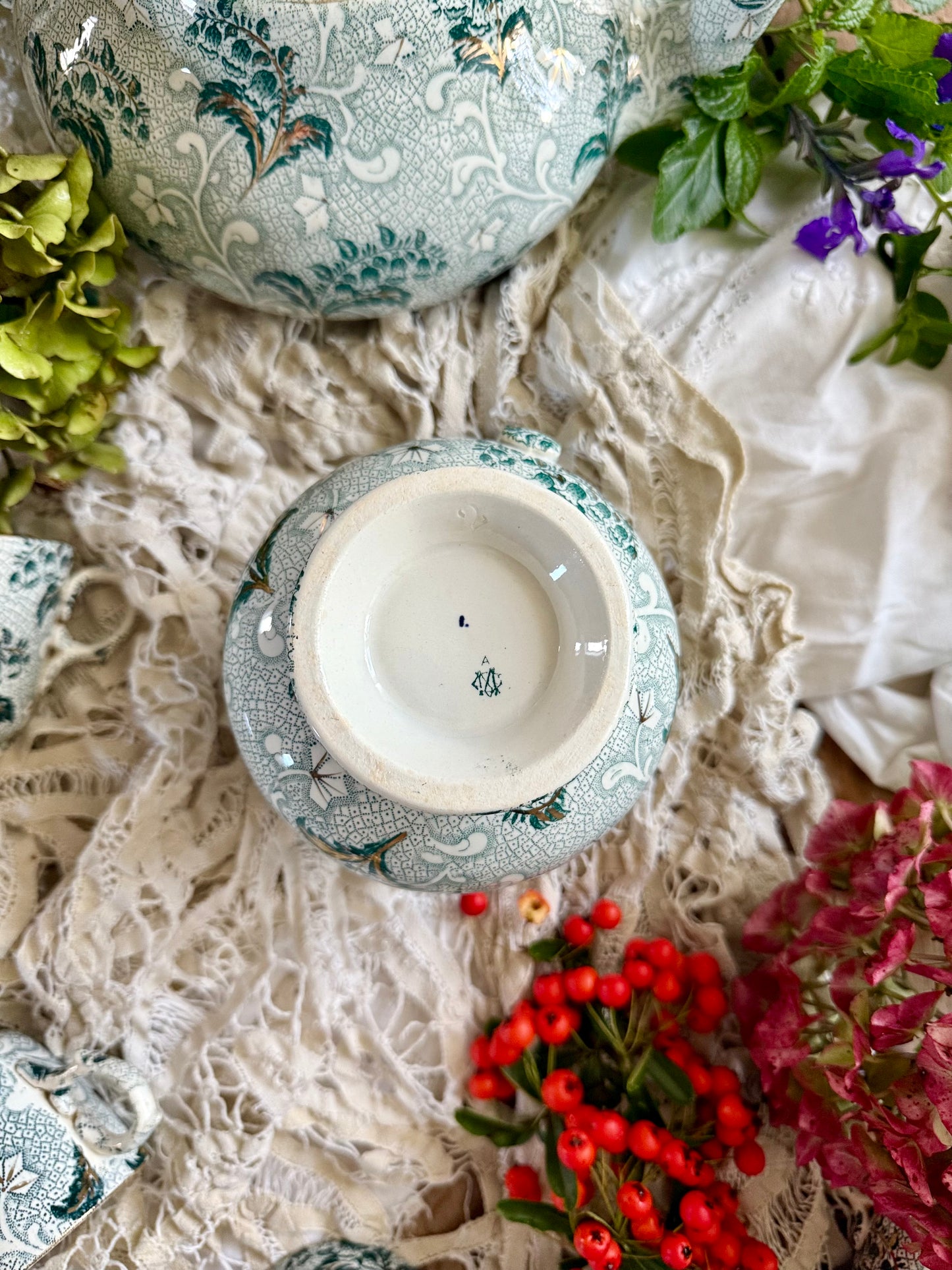 Pot à lait Creil et Montereau, « Muguet »