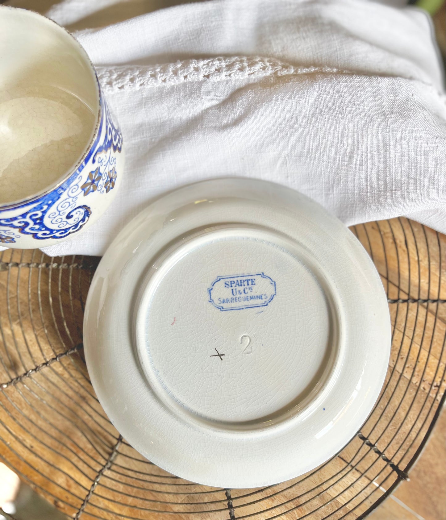 2 sets de Tasses Sarreguemines, « Sparte ».