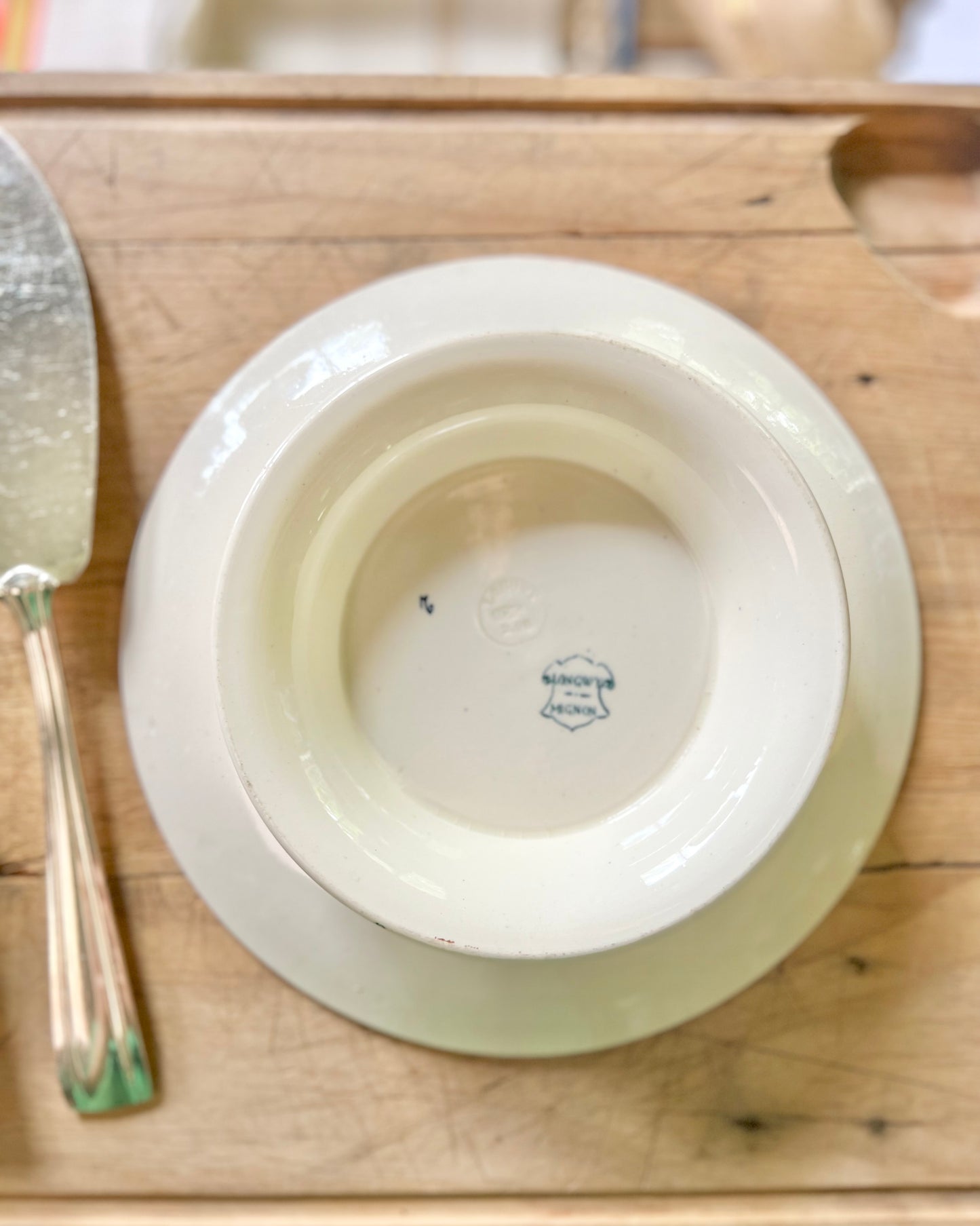 Assiette haute, Longwy, terre de fer