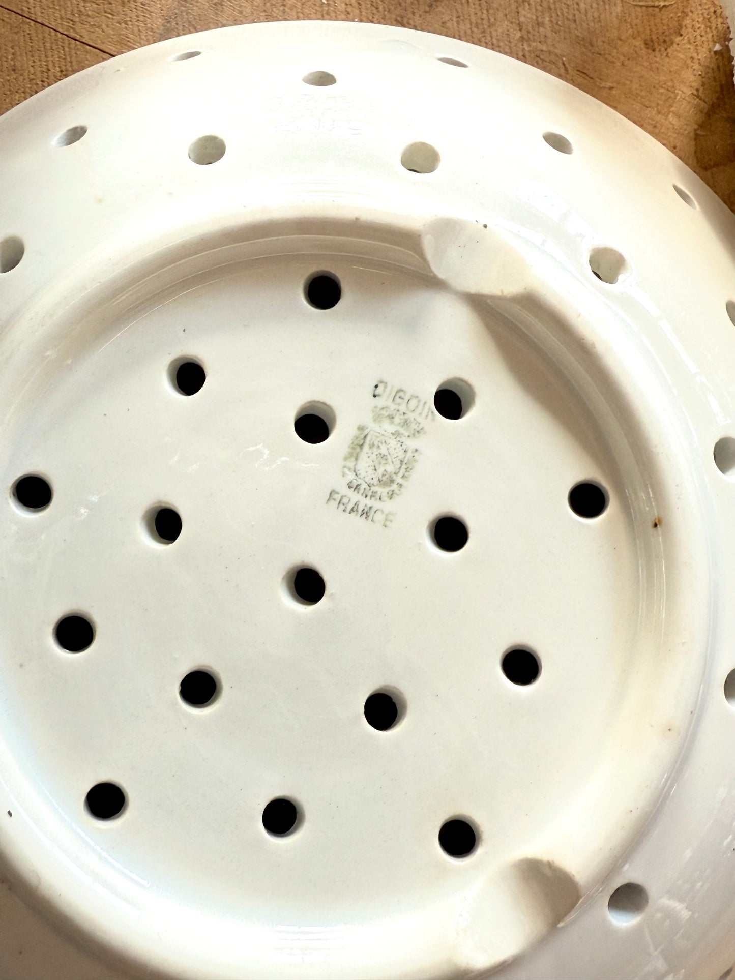 Assiette égouttoir de Digoin Sarreguemines