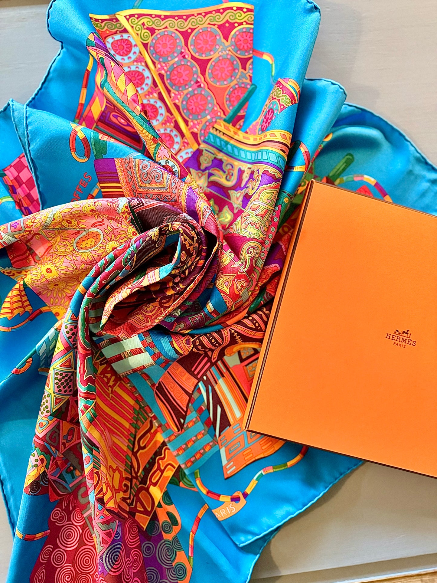 Carré foulard Hermès « Voyage en étoffes » 90/90