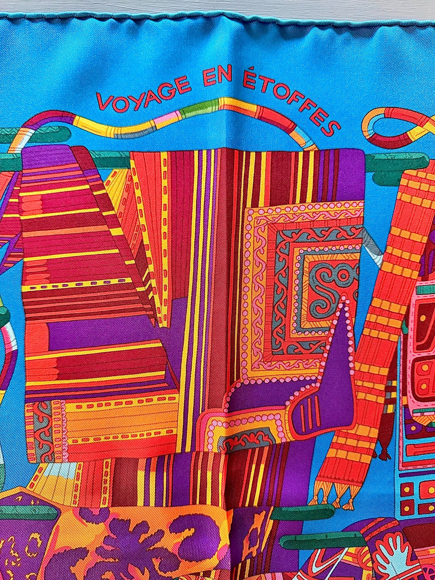 Carré foulard Hermès « Voyage en étoffes » 90/90