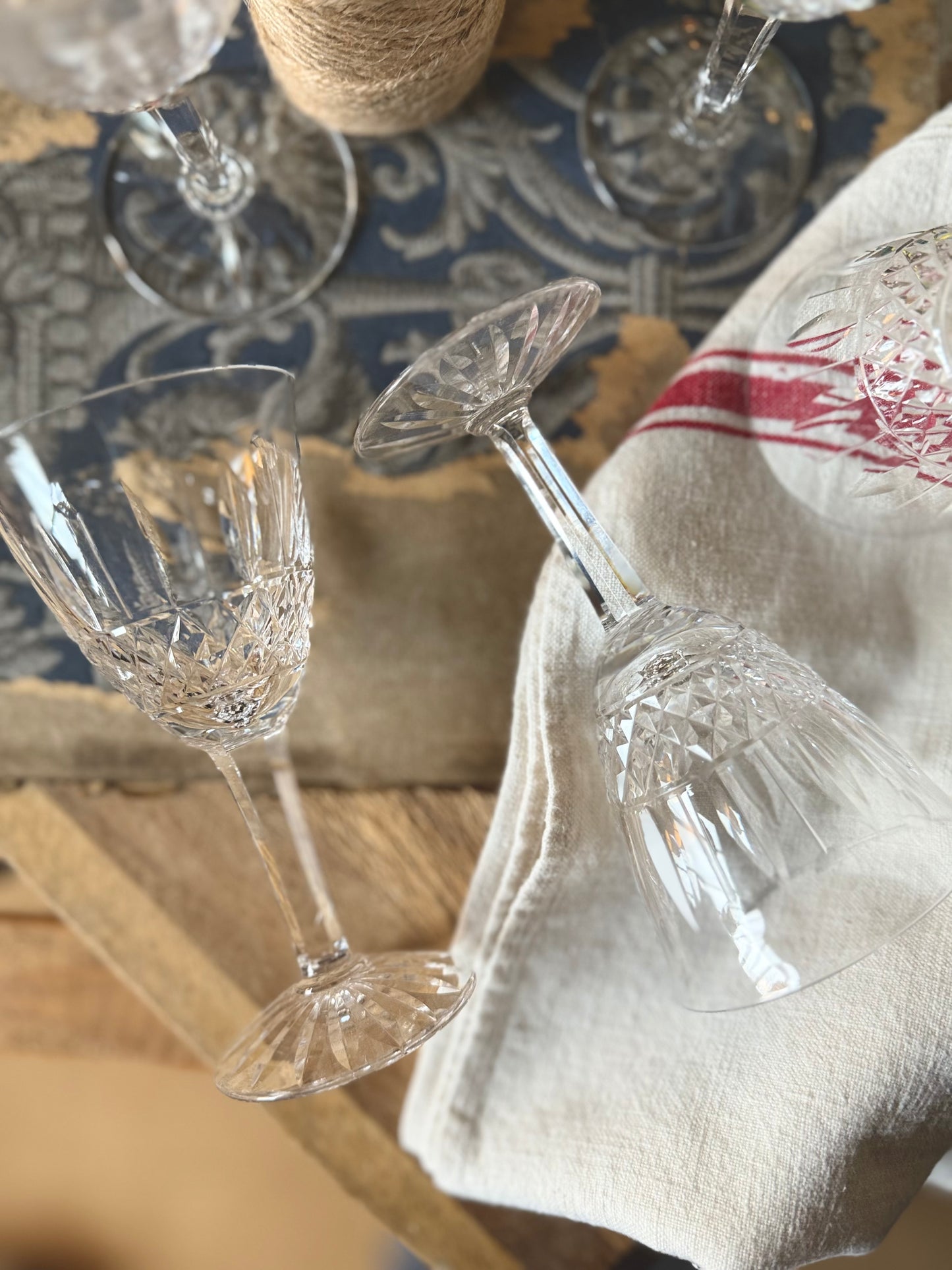 Verres à vin blanc en cristal taillé