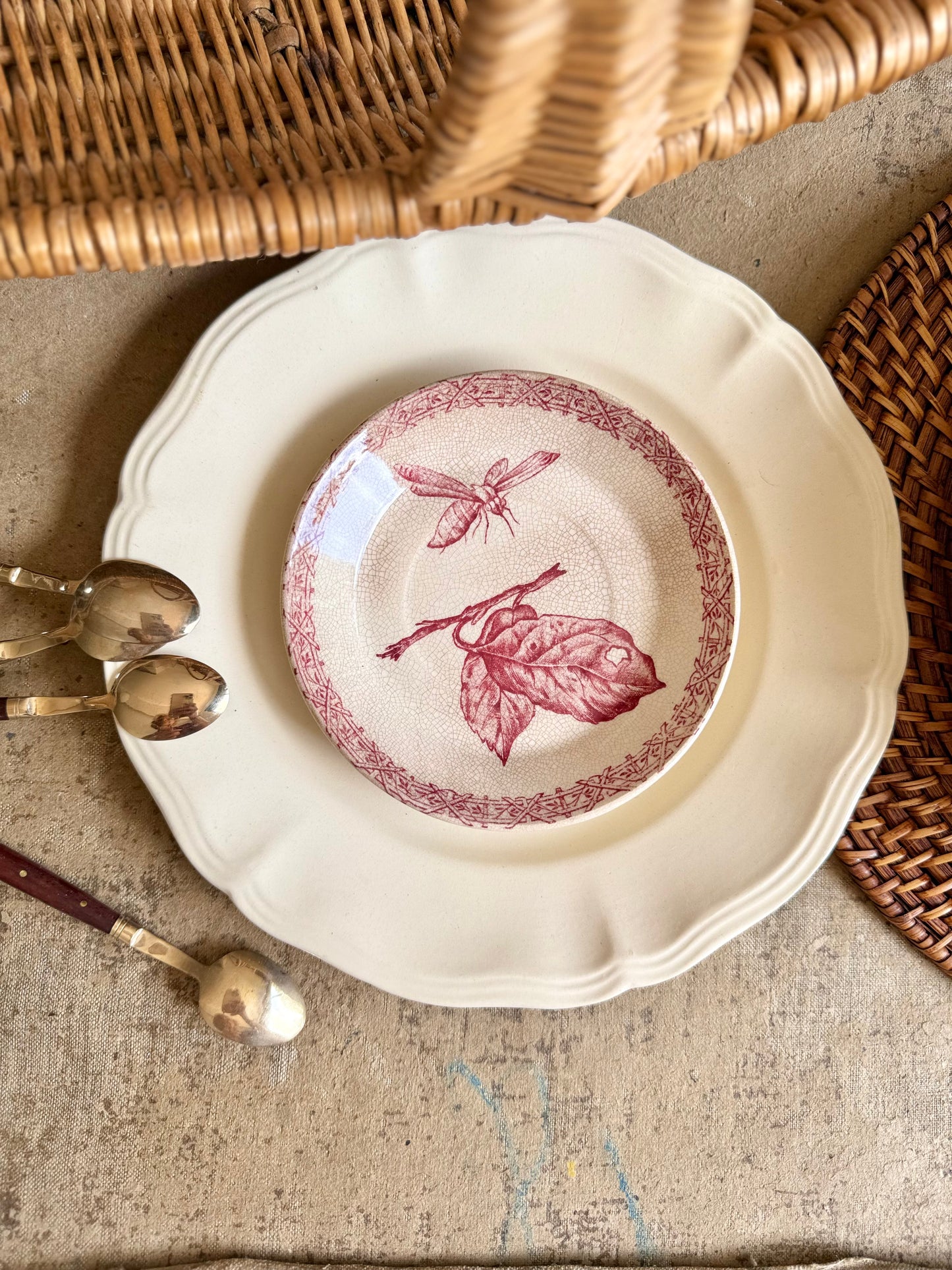 Tasse et sous-tasse, terre de fer rose, Choisy Le Roi