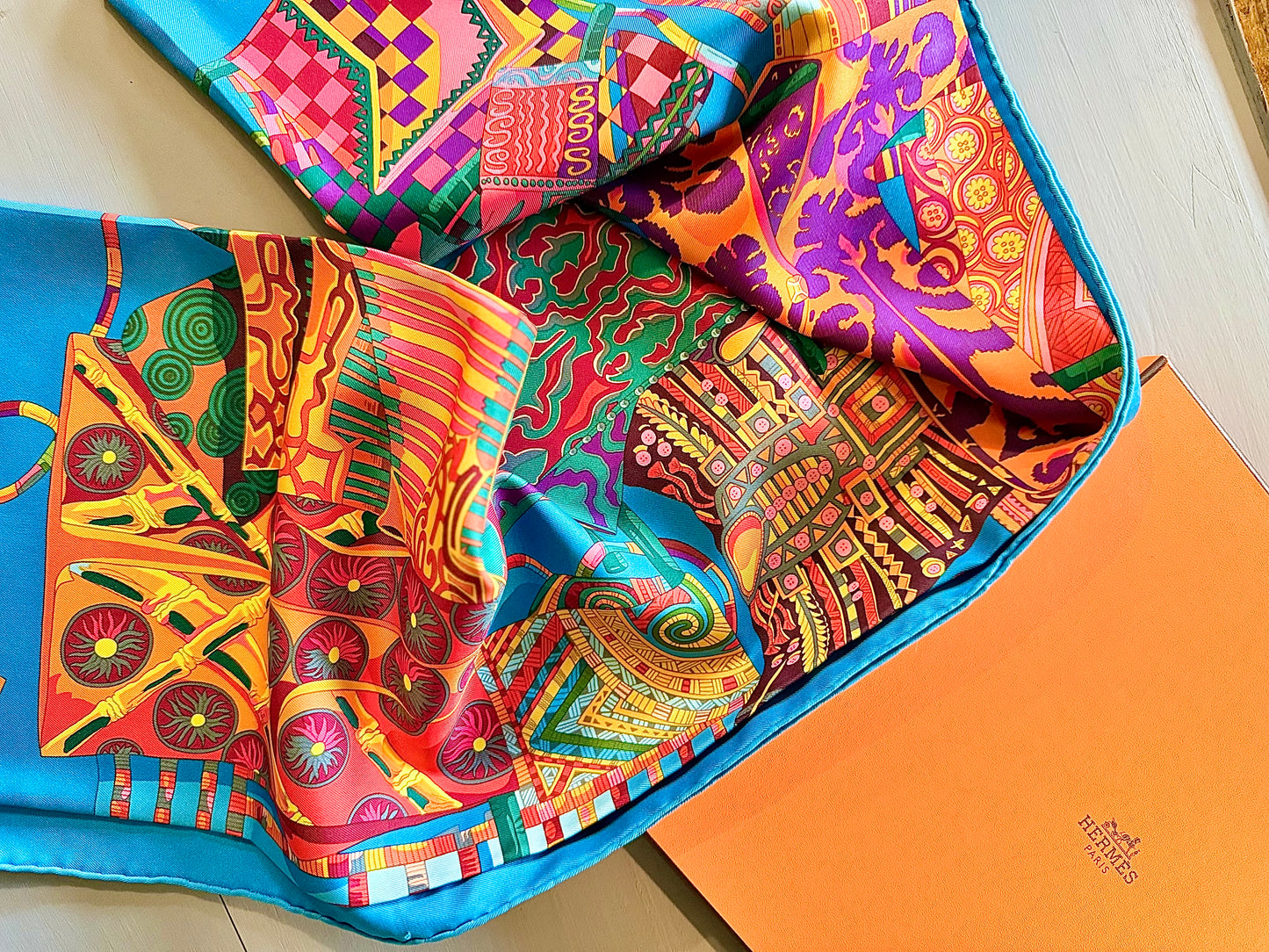 Carré foulard Hermès « Voyage en étoffes » 90/90