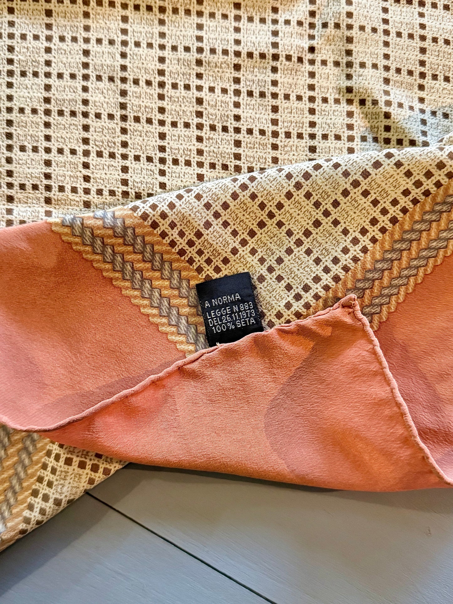 Foulard Chanel en soie années 70.