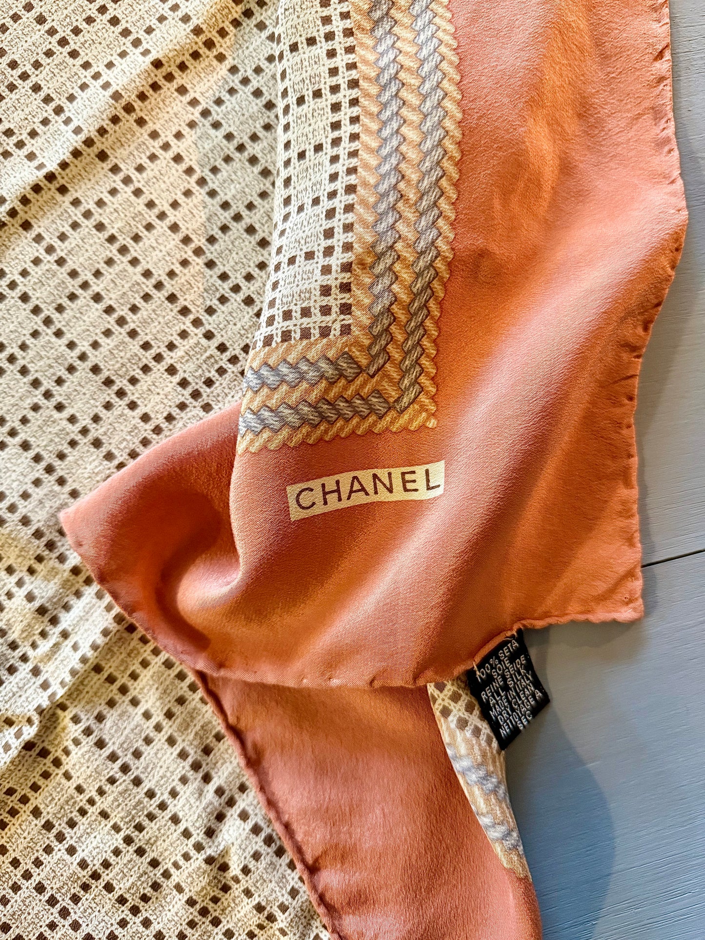 Foulard Chanel en soie années 70.