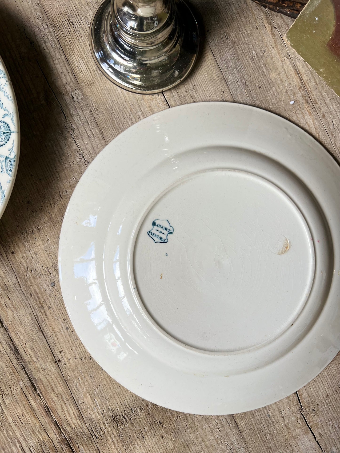 Plat Longwy, terre de fer, éventail