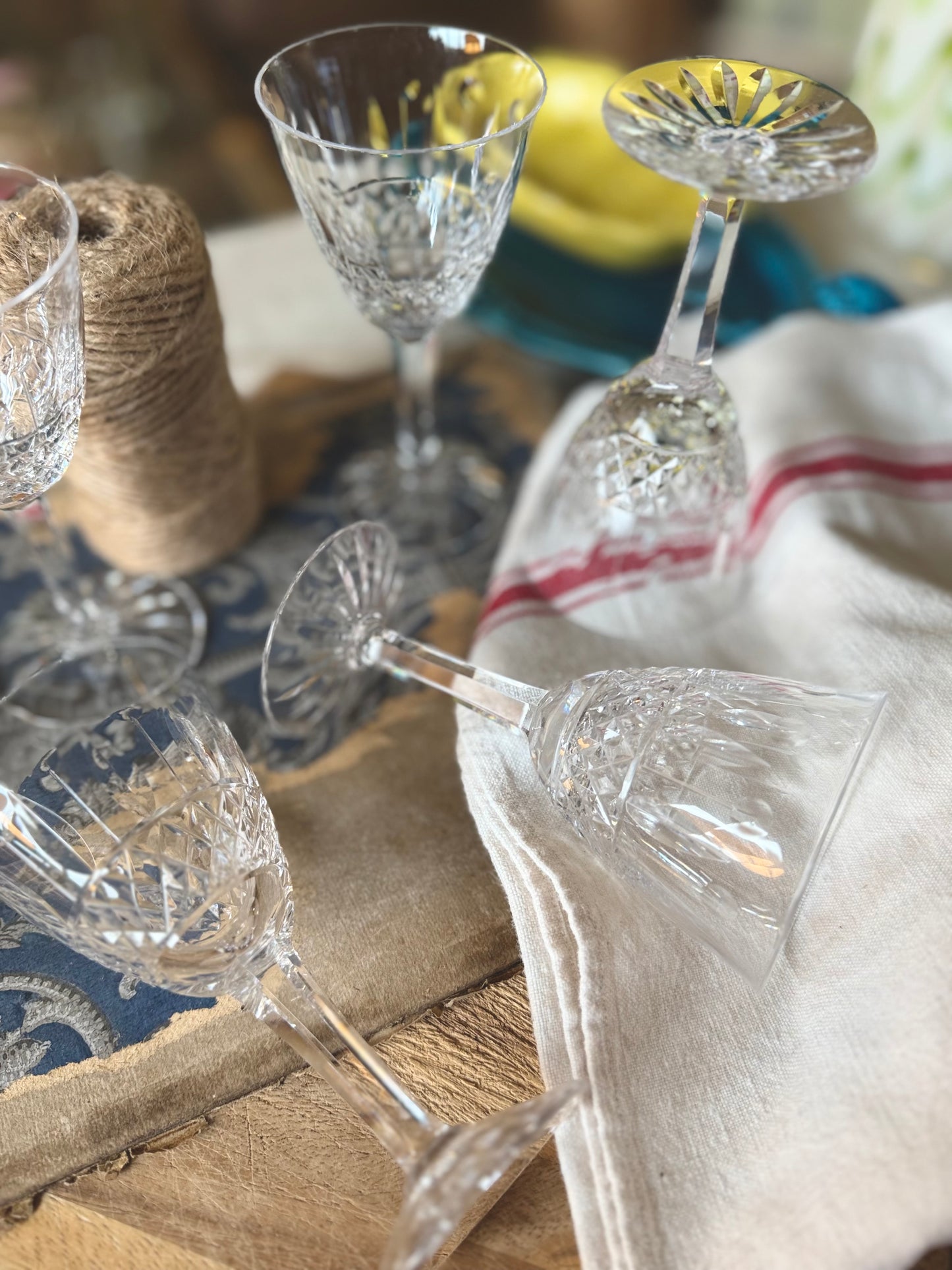 Verres à vin blanc en cristal taillé