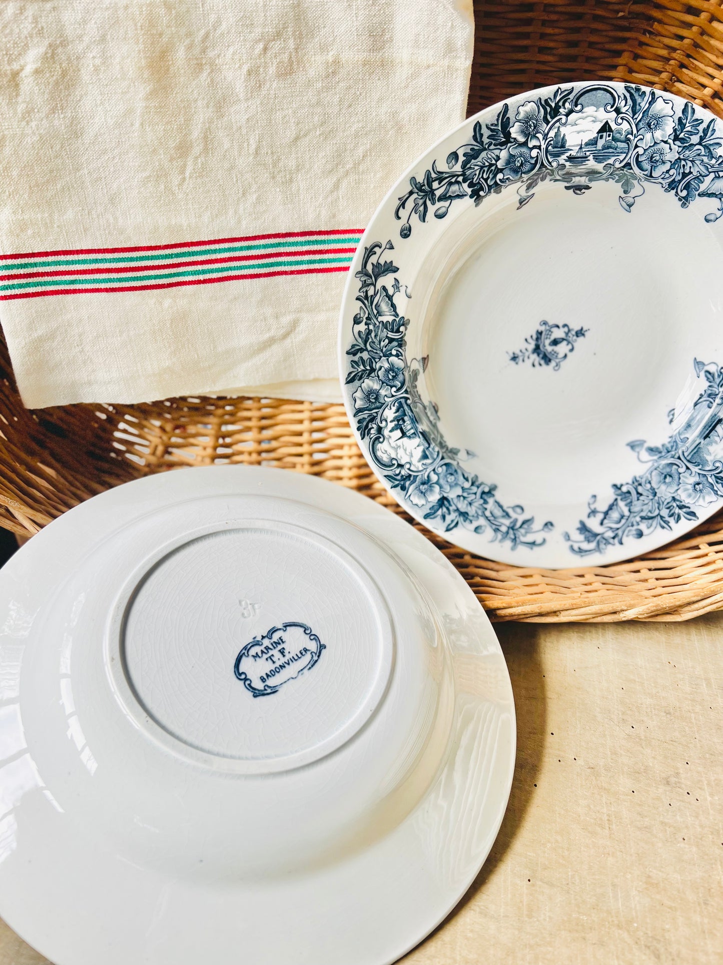 12 assiettes creuses, terre de fer, Badonviller