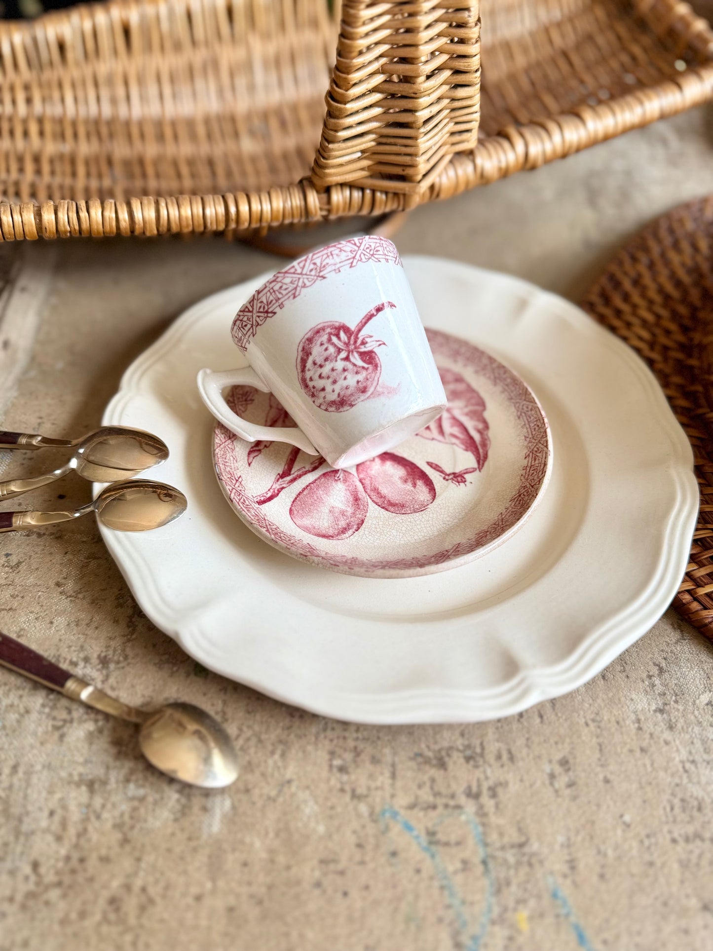 Tasse et sous-tasse, Terre de fer rose, Choisy Le Roi