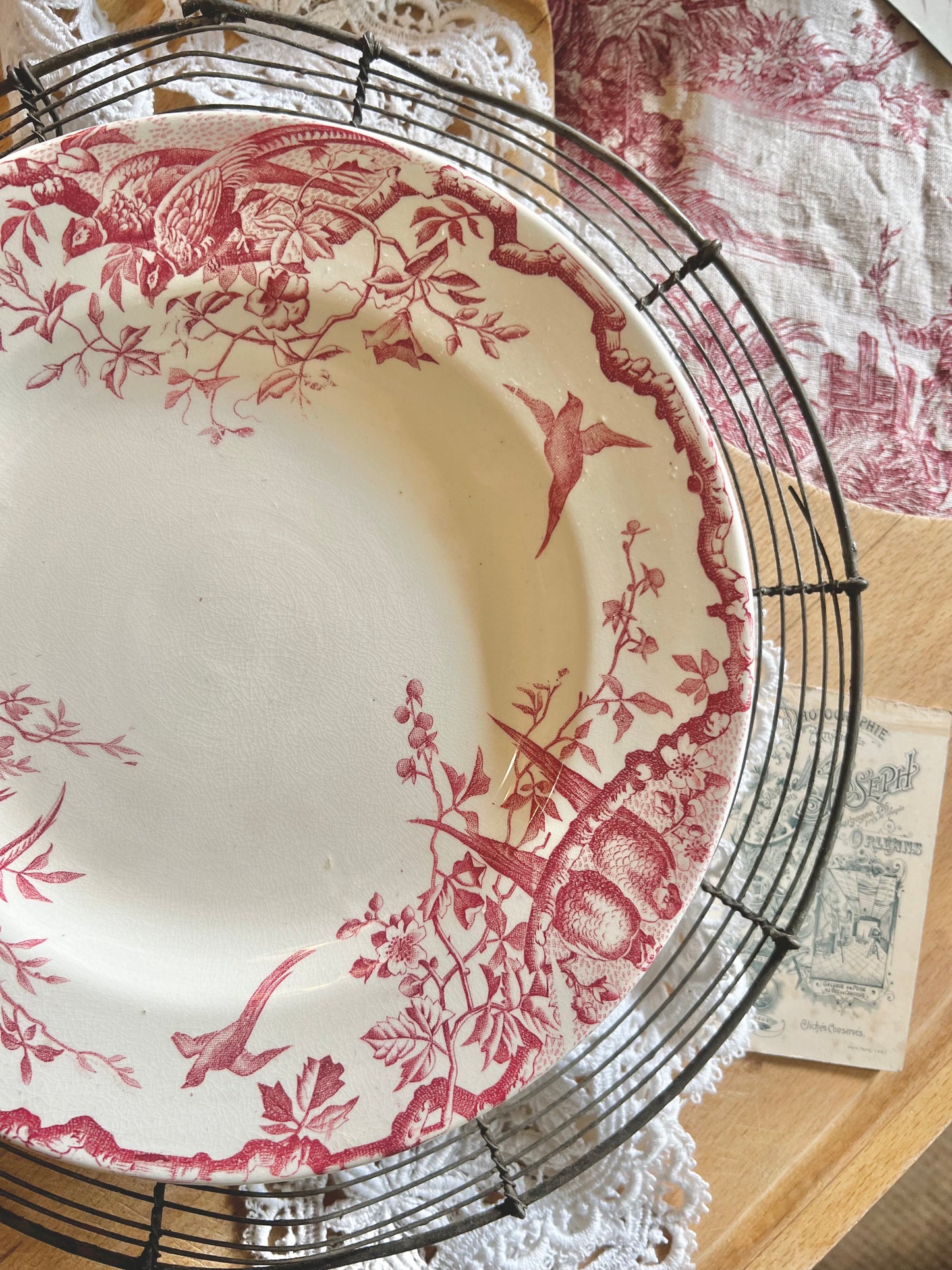 Assiettes hautes « Rambouillet » de Luneville, terre de fer