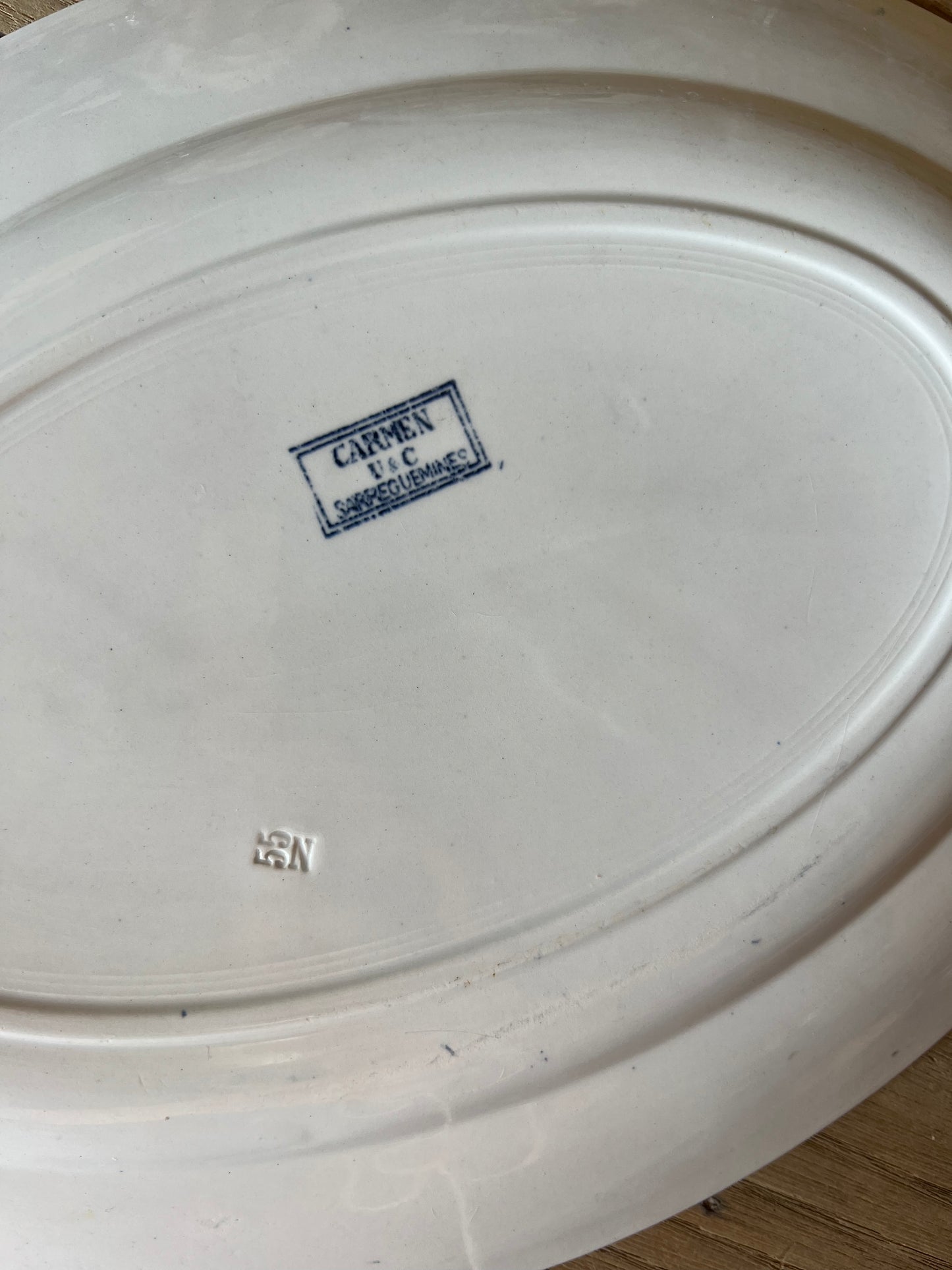 Grand plat ovale de Sarreguemines en terre de fer - Le boudoir luxe de Solenn