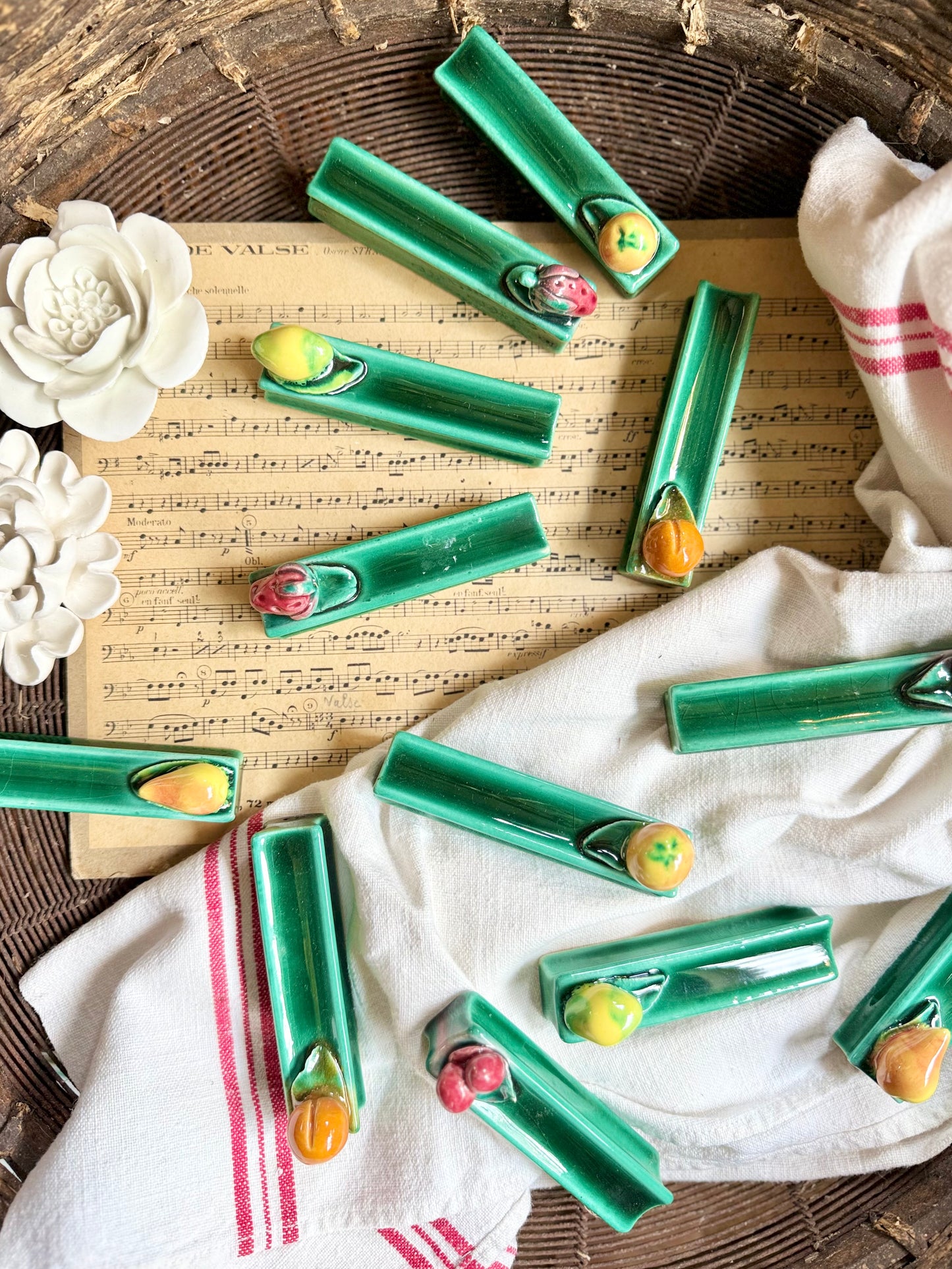 Porte-couteaux fruits en barbotine