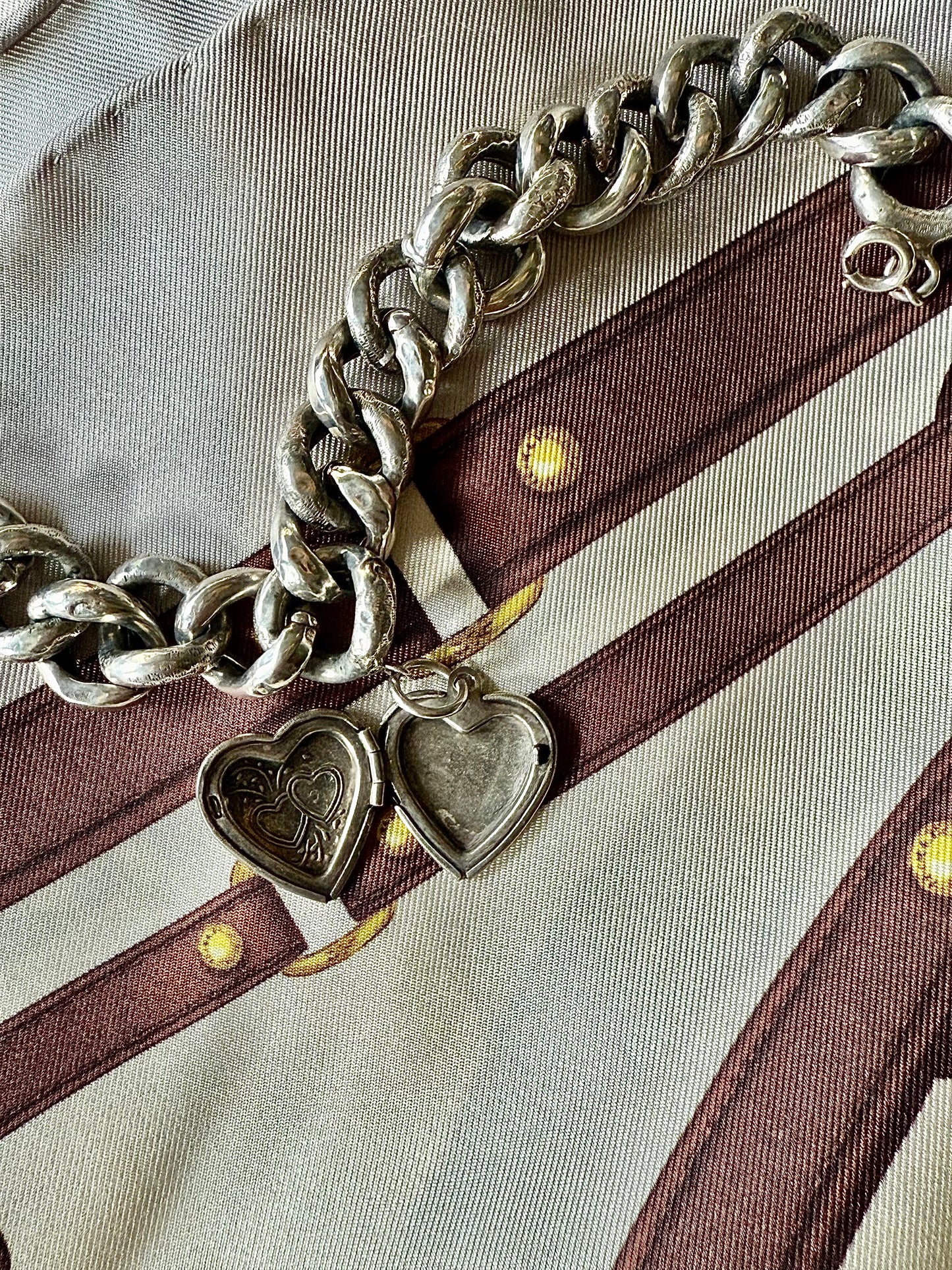 Bracelet en argent avec cœur porte-photo.