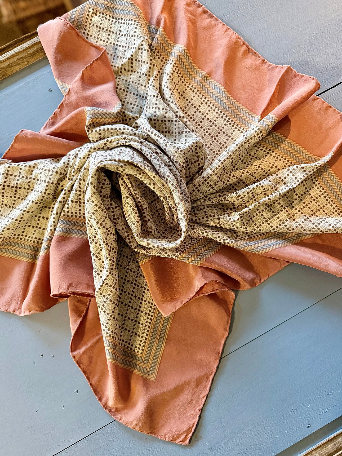 Foulard Chanel en soie années 70.