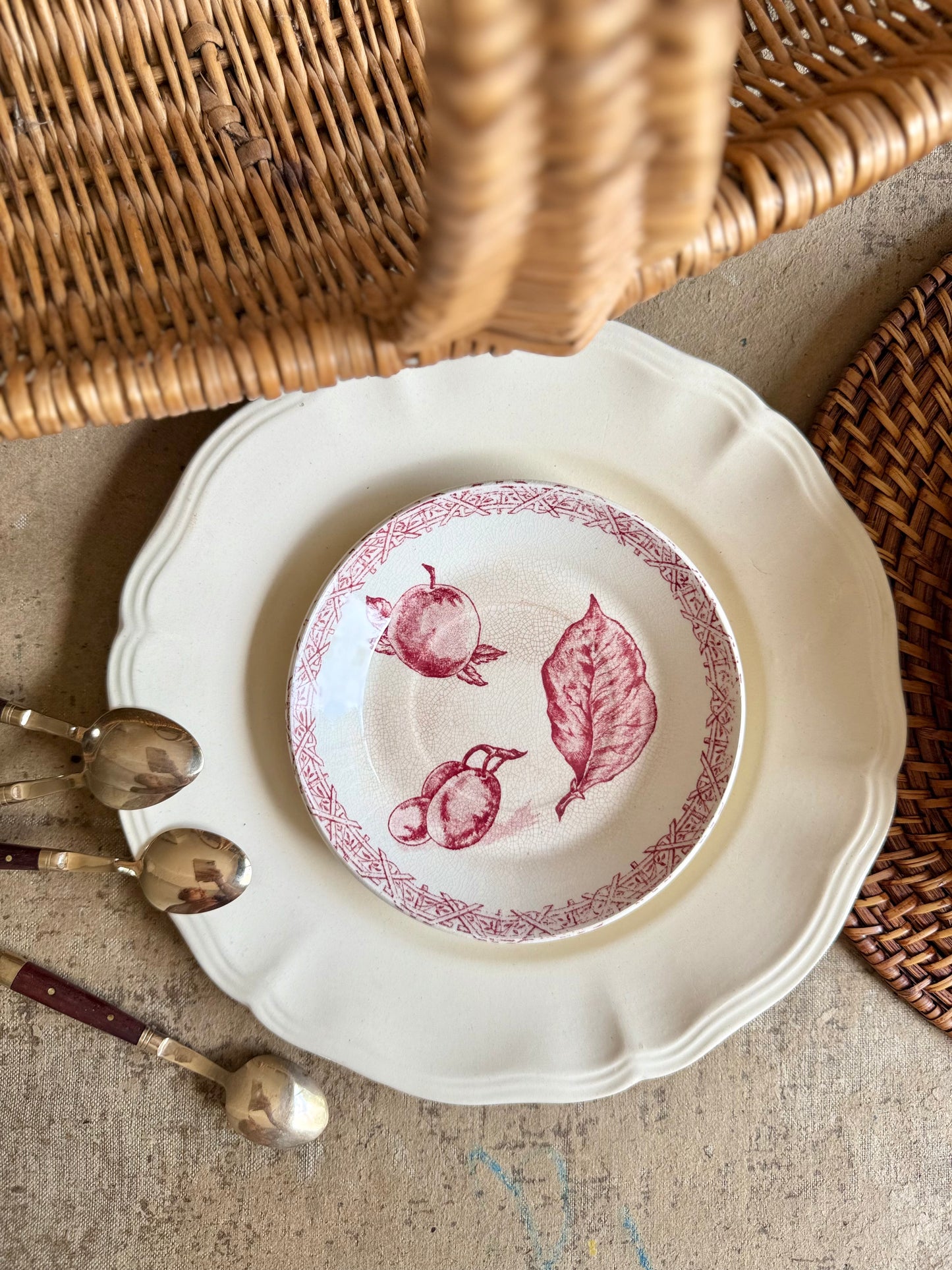 Tasse et sous-tasse Choisy Le Roi, Terre de fer rose
