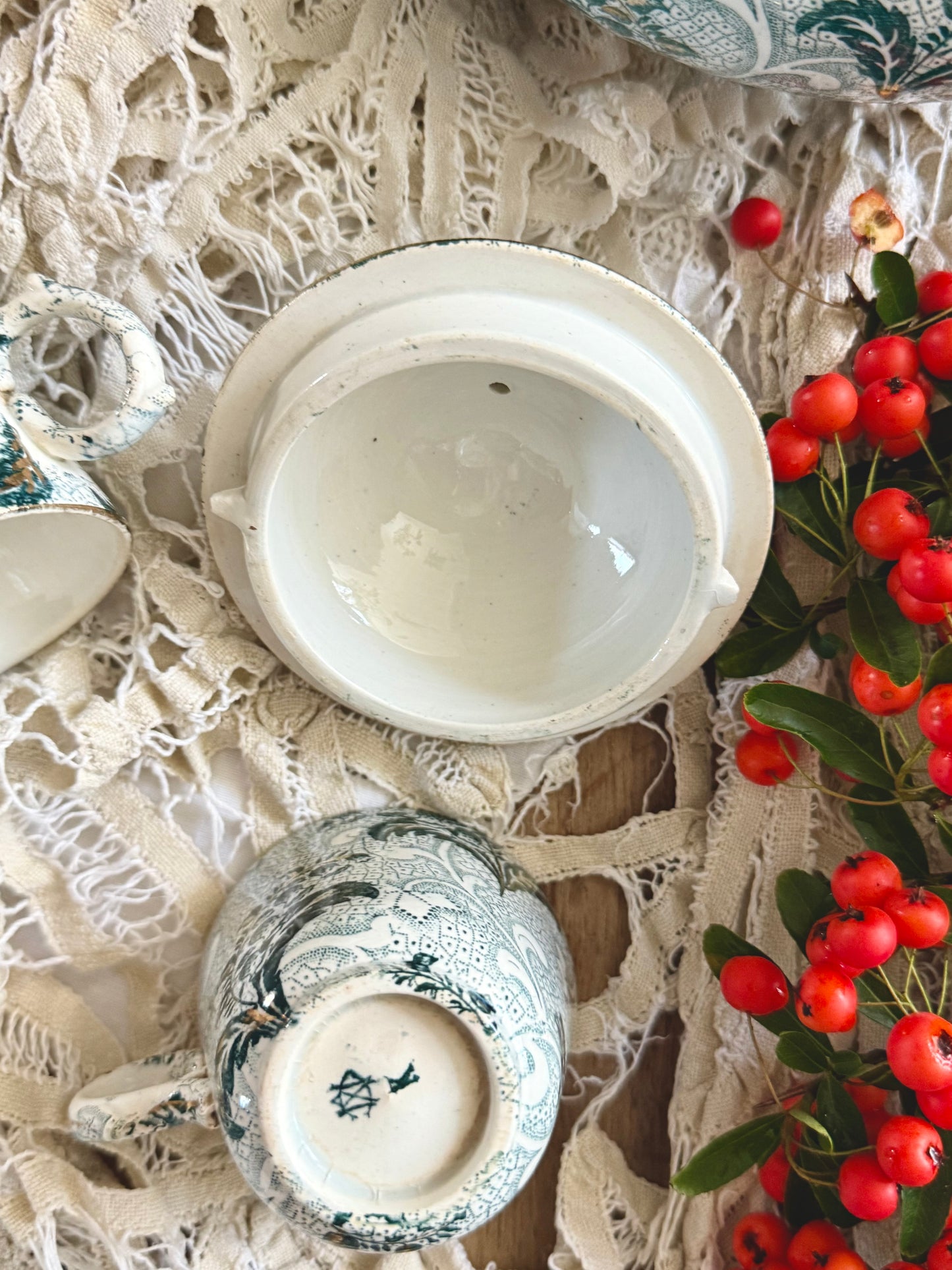 Théière Creil et Montereau, « Muguet ».