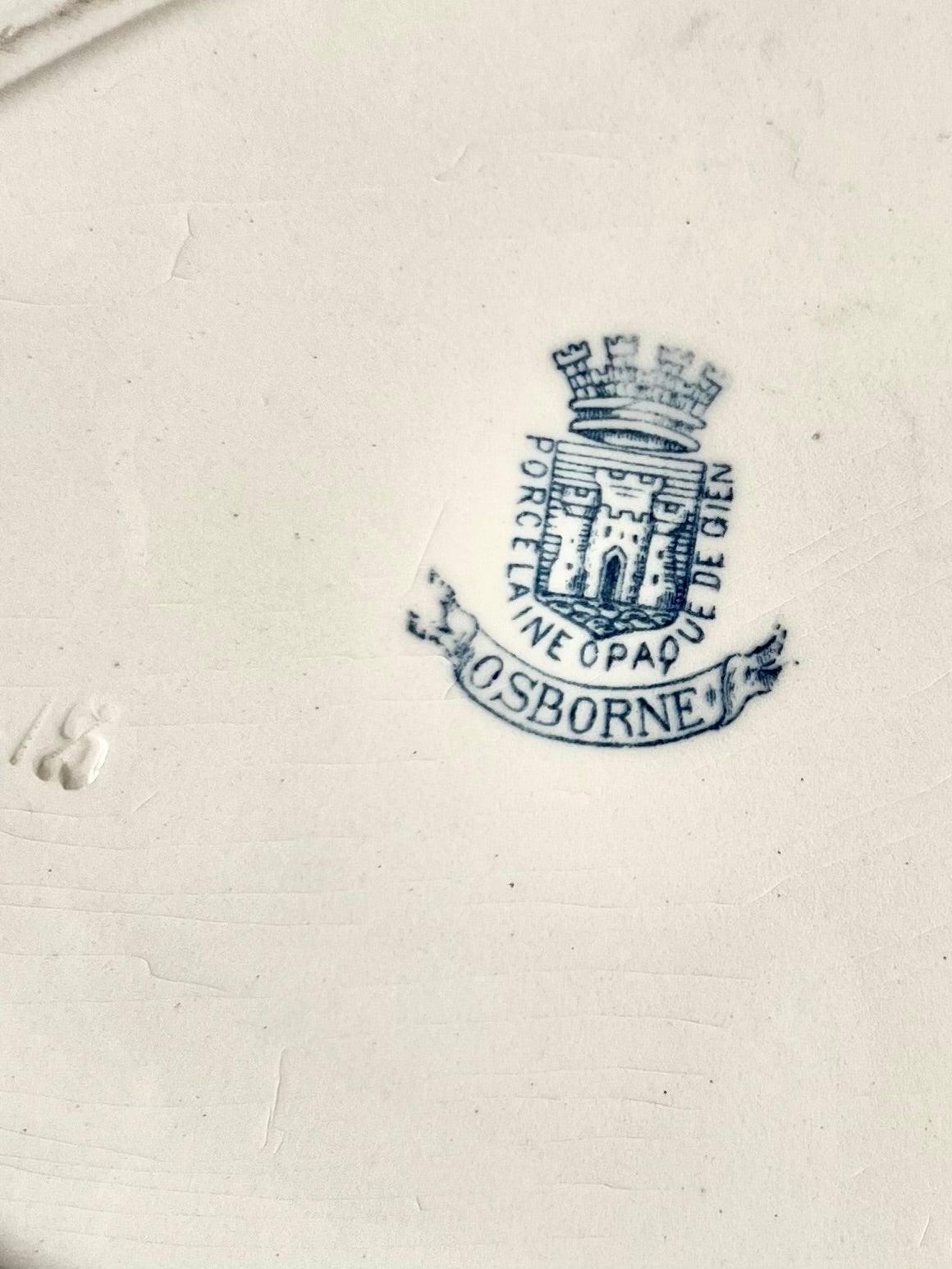 Plat Gien "Osborne" bleu en terre de fer. - Le boudoir luxe de Solenn