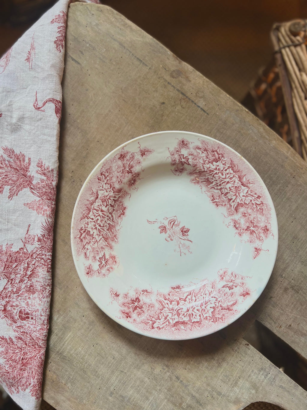 Plat creux en faïence de Grigny, terre de fer - Le boudoir luxe de Solenn