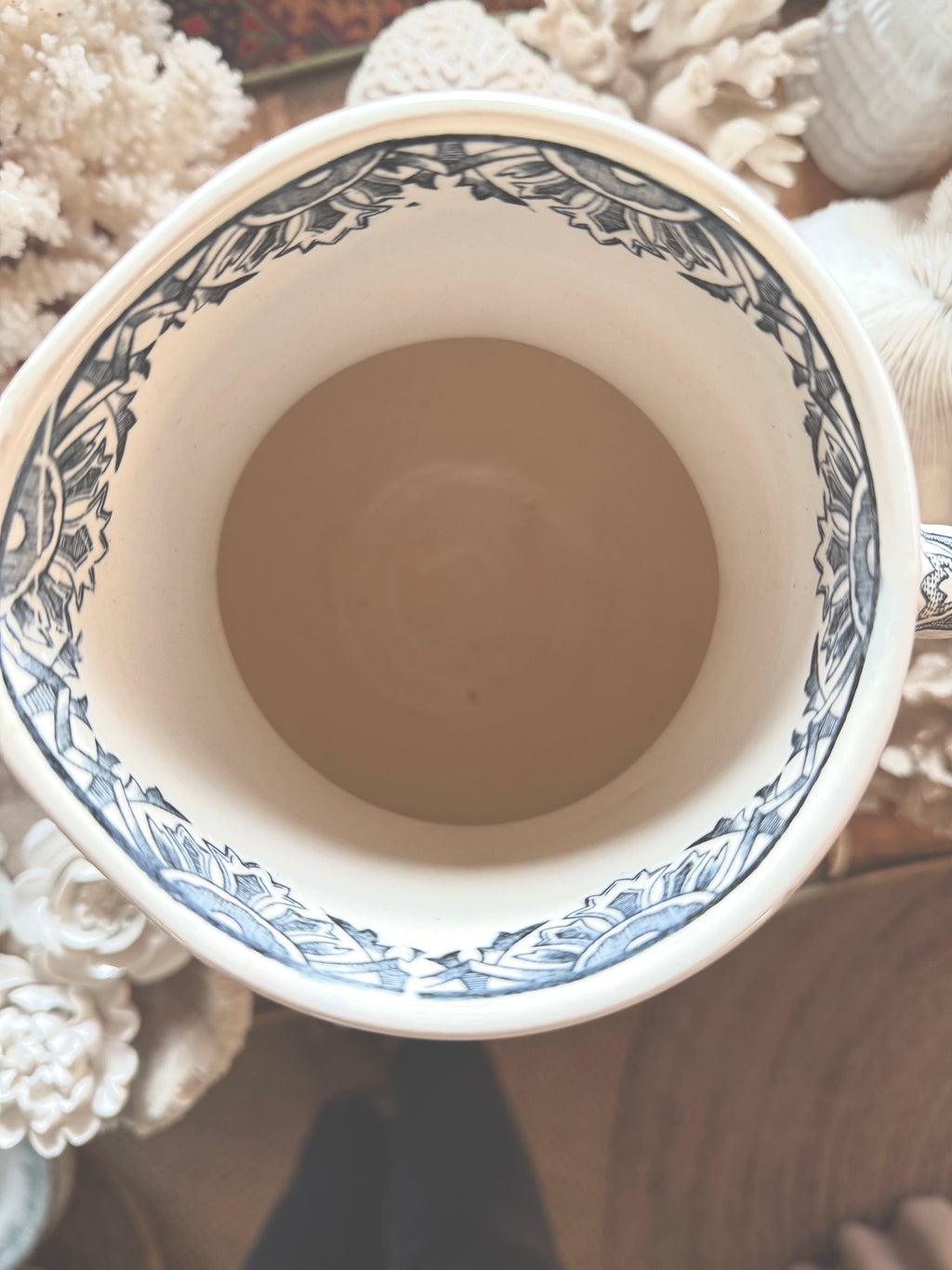 Broc en terre de fer de Longchamp - Le boudoir luxe de Solenn