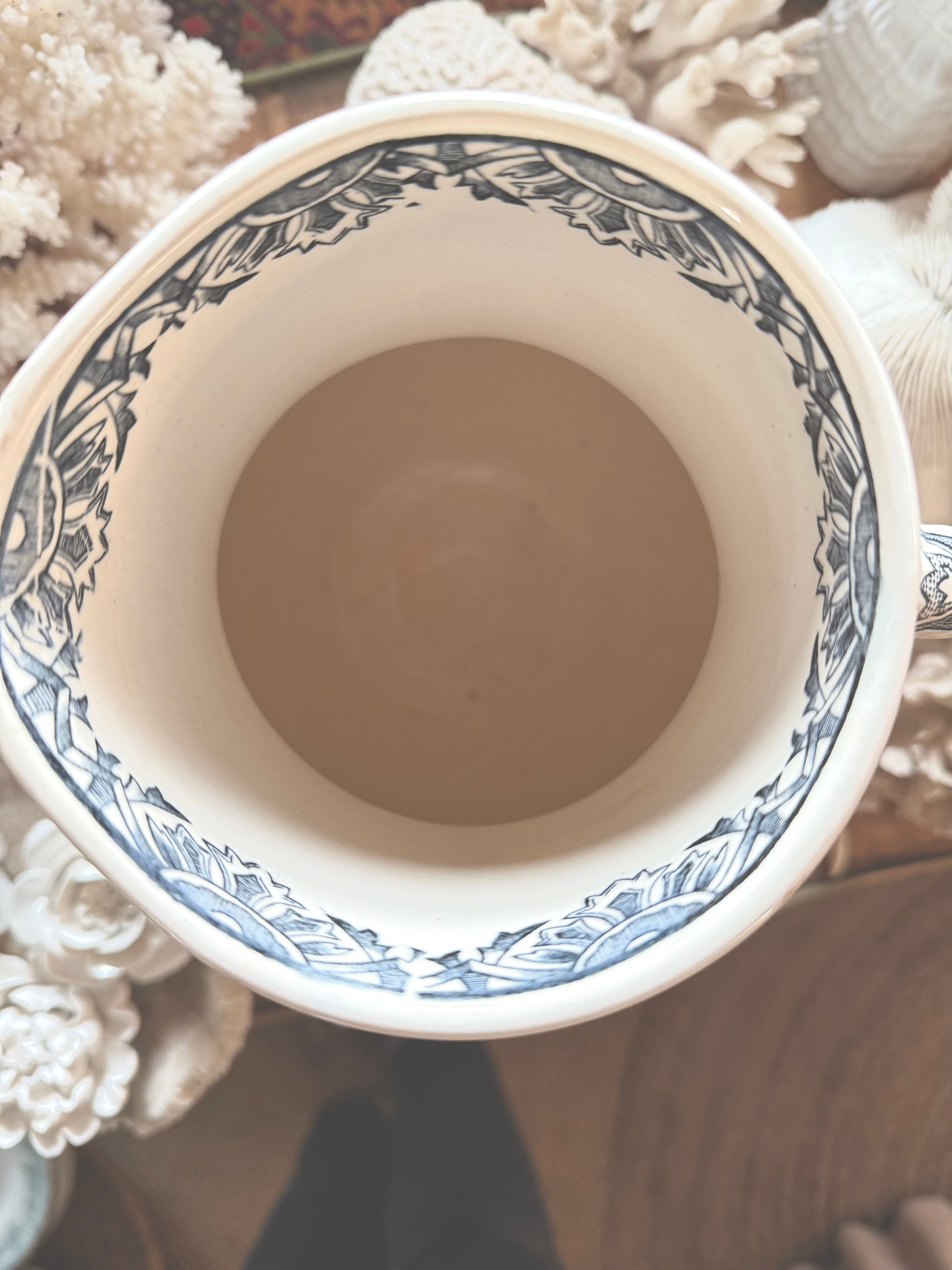 Broc en terre de fer de Longchamp - Le boudoir luxe de Solenn