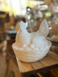 Poule 19 ème en opaline de vallerysthal - Le boudoir luxe de Solenn