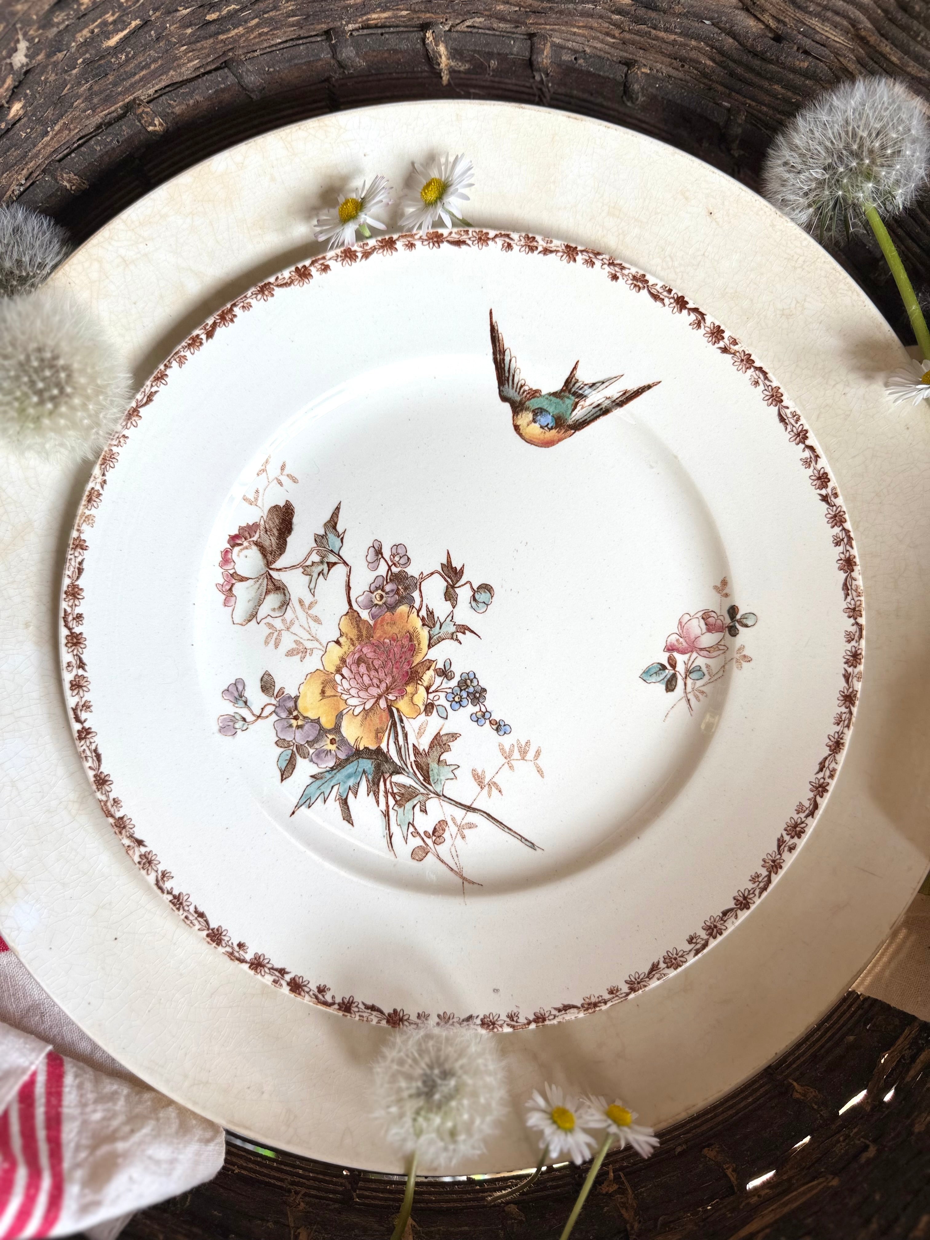 Assiette plate (N1) de Choisy Le Roi, polychrome en terre de fer