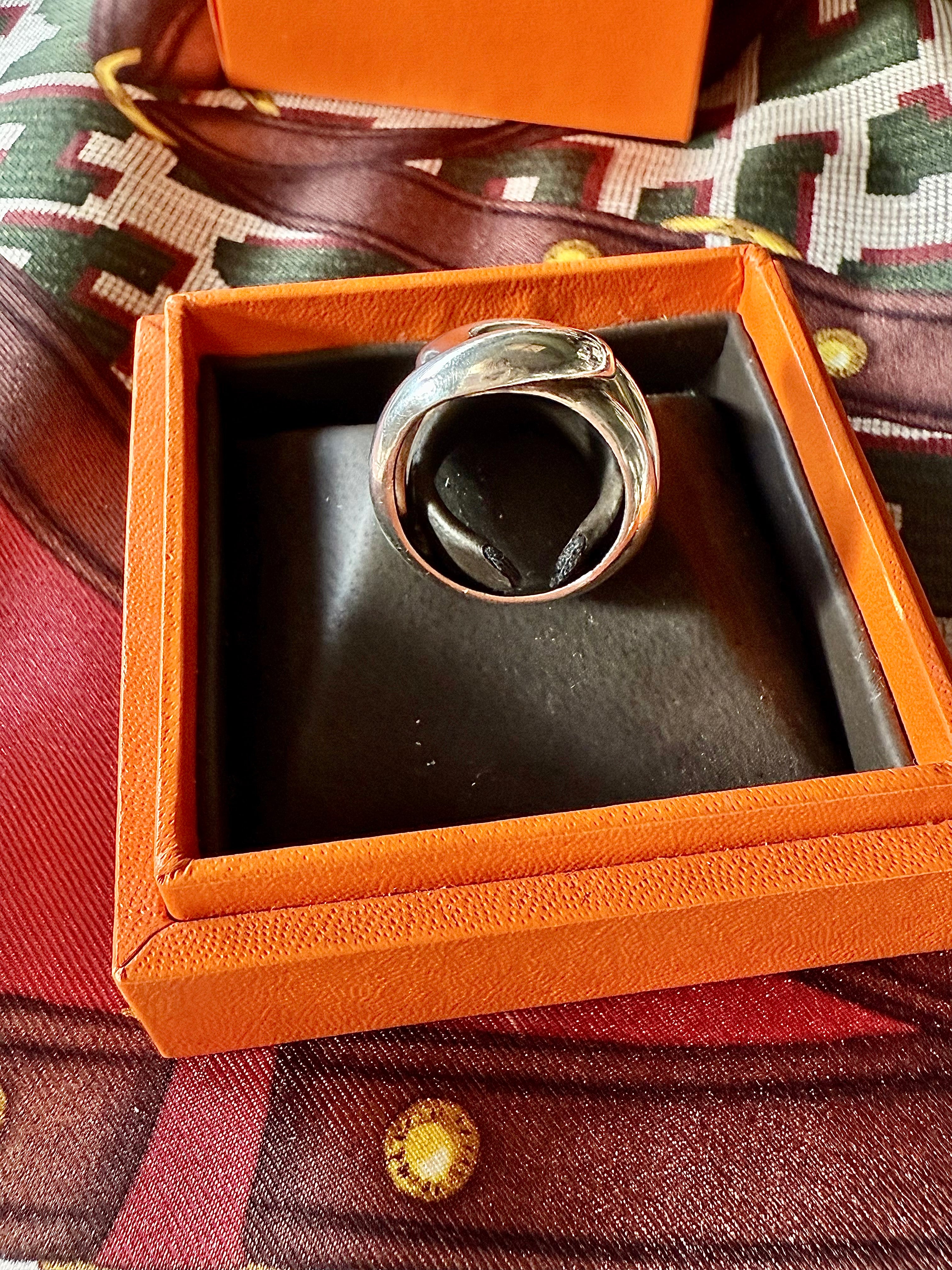 Bague en argent, forme de noeud - Le boudoir luxe de Solenn