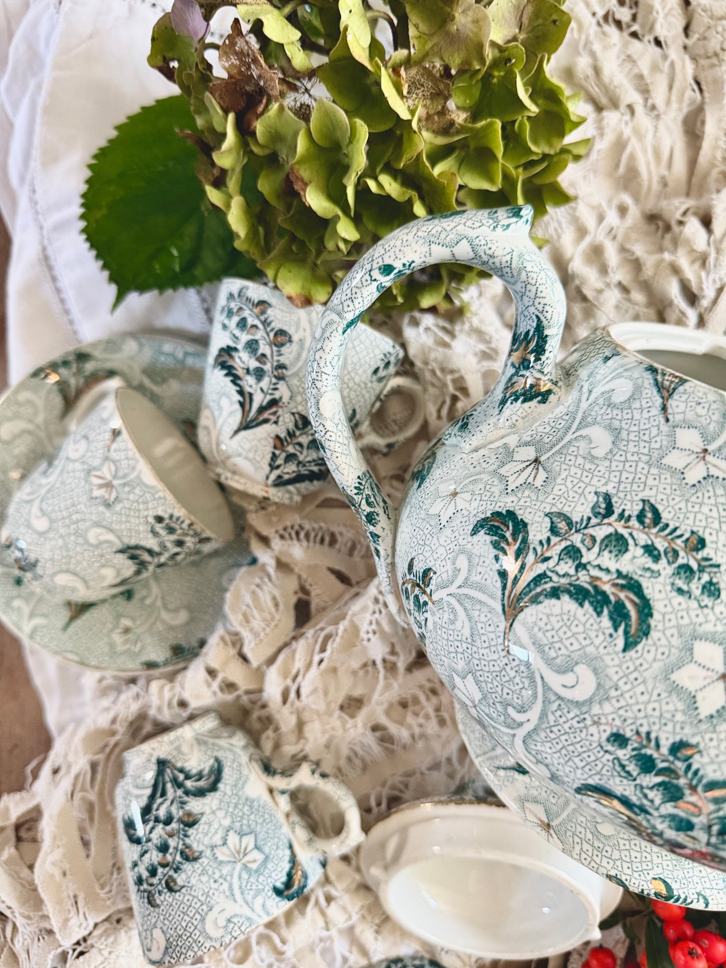 Théière Creil et Montereau, « Muguet ».