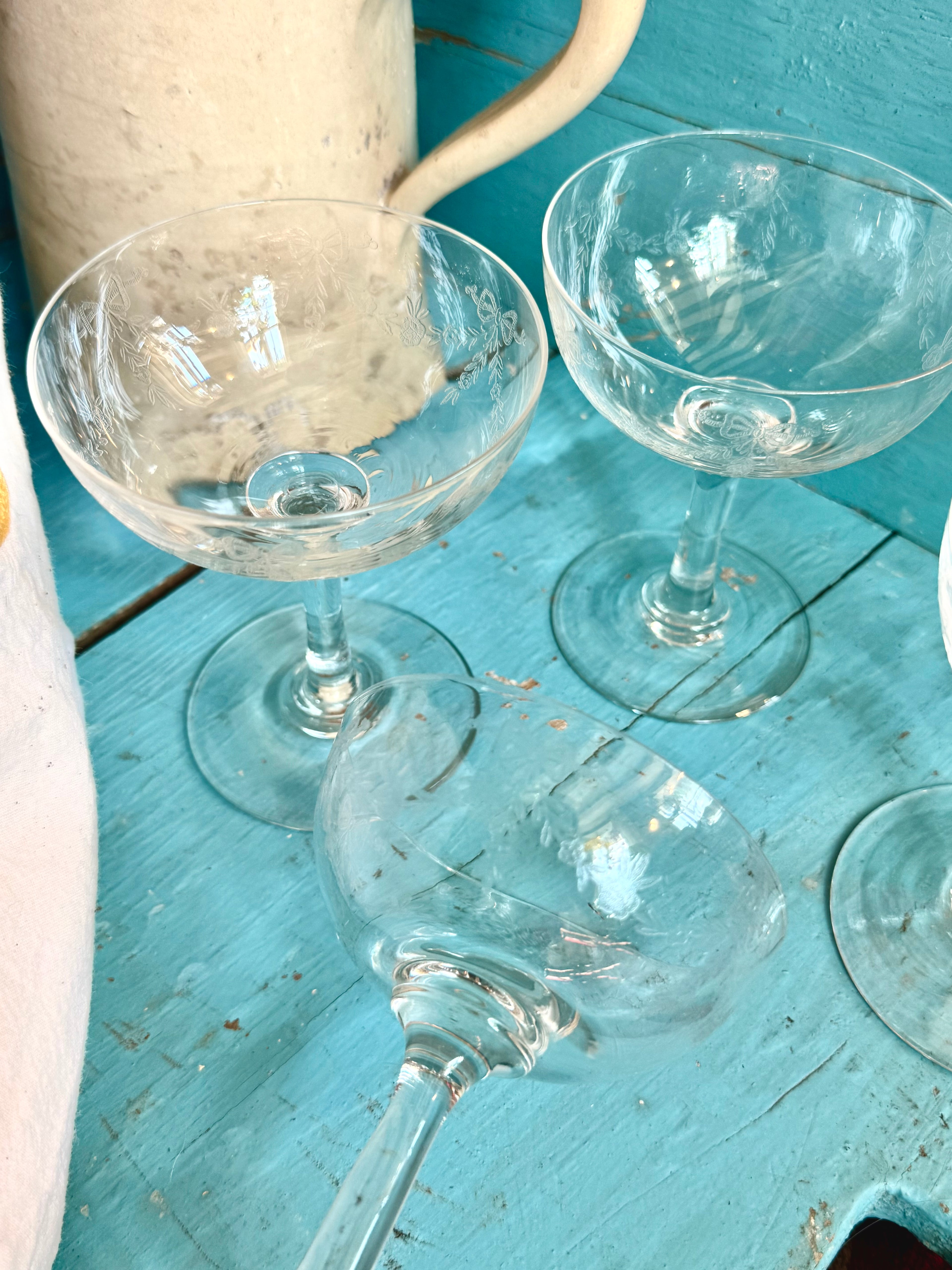Huit coupes à champagne XIX ème en cristal