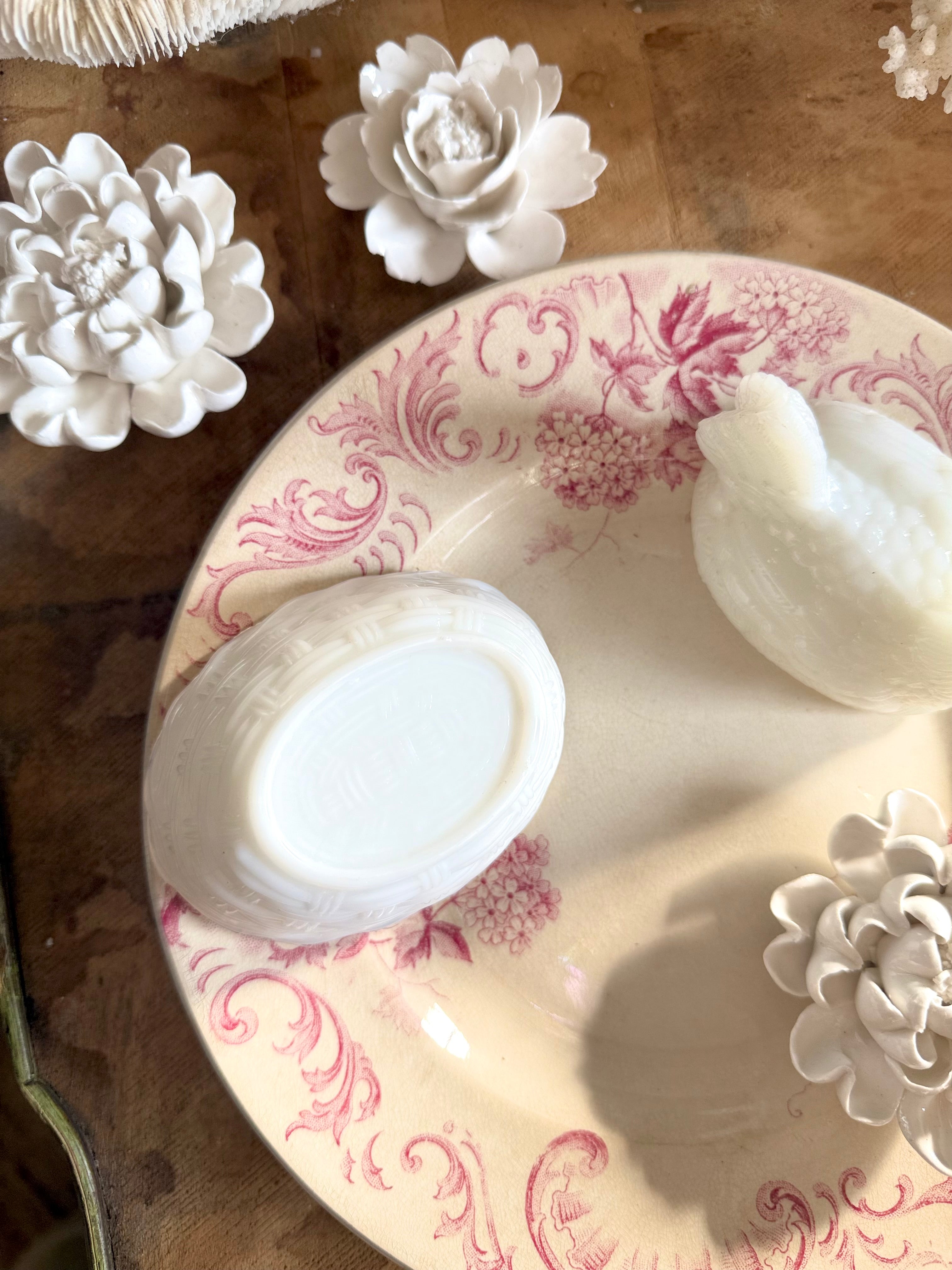 Poule en opaline XIX ème de Vallerysthal - Le boudoir luxe de Solenn
