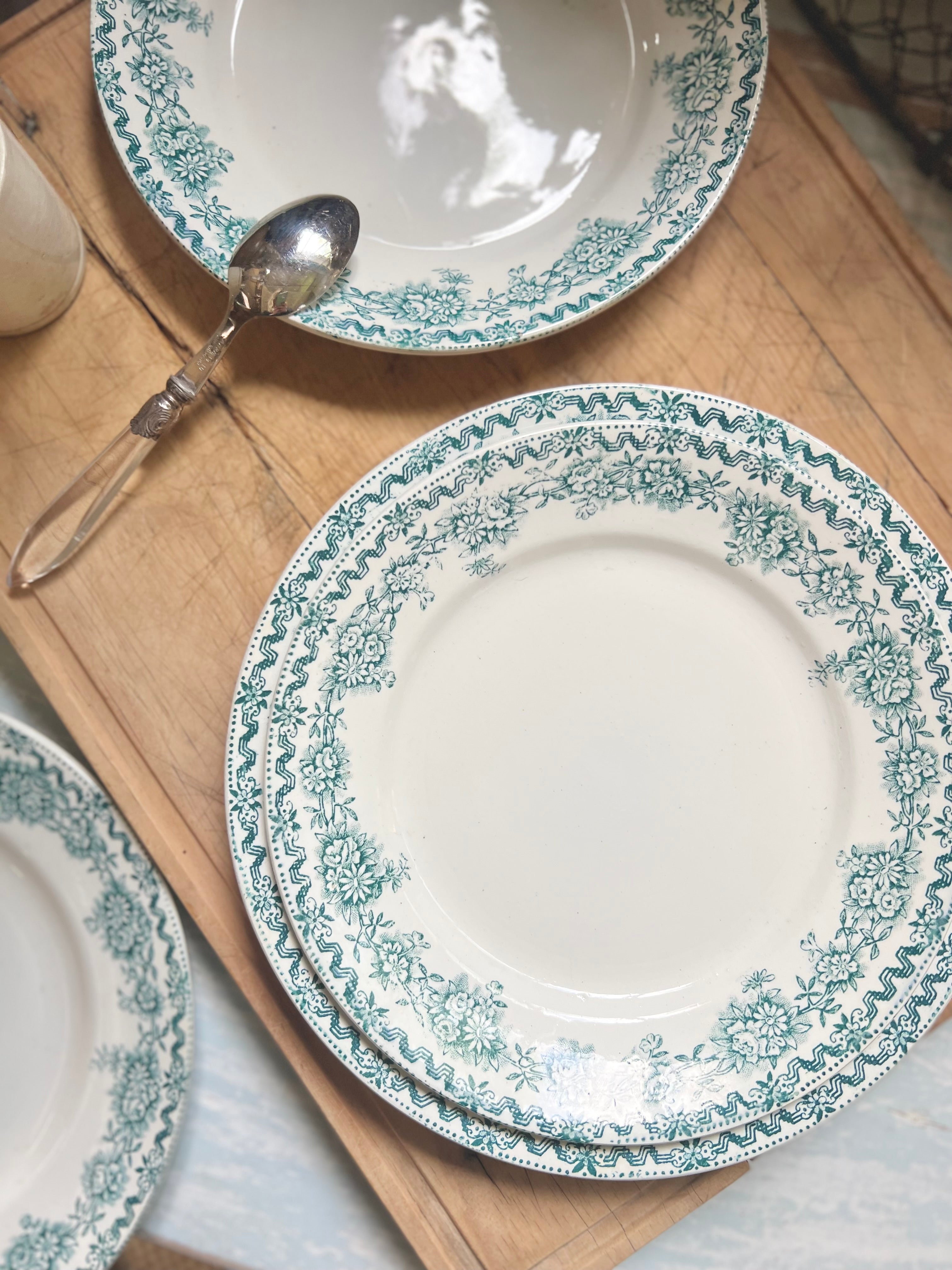 Assiettes plates, Saint Amand, terre de fer - Le boudoir luxe de Solenn