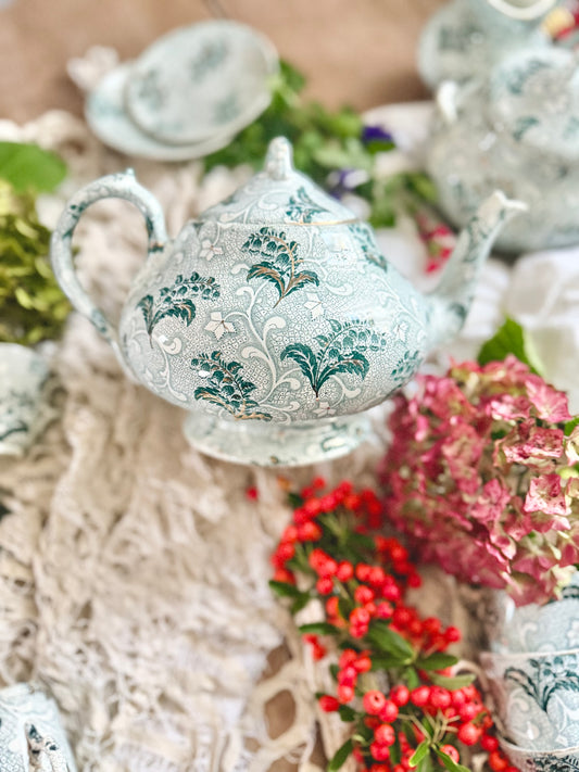 Théière Creil et Montereau, « Muguet ».