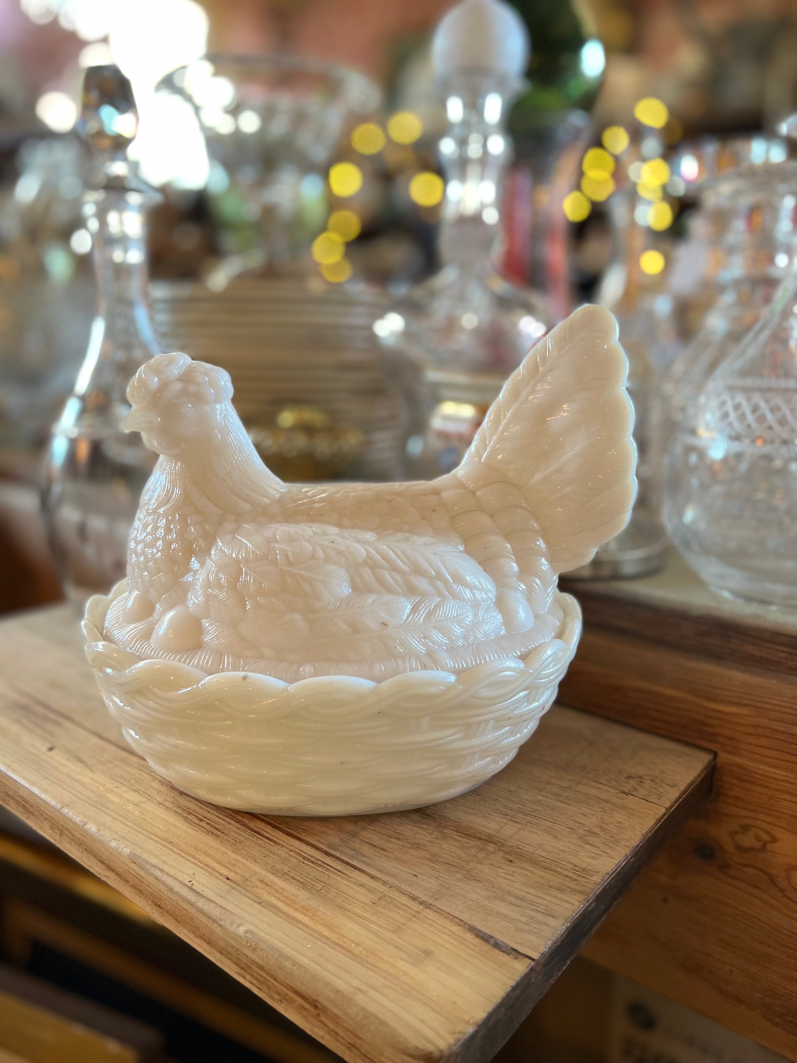 Poule 19 ème en opaline de vallerysthal - Le boudoir luxe de Solenn