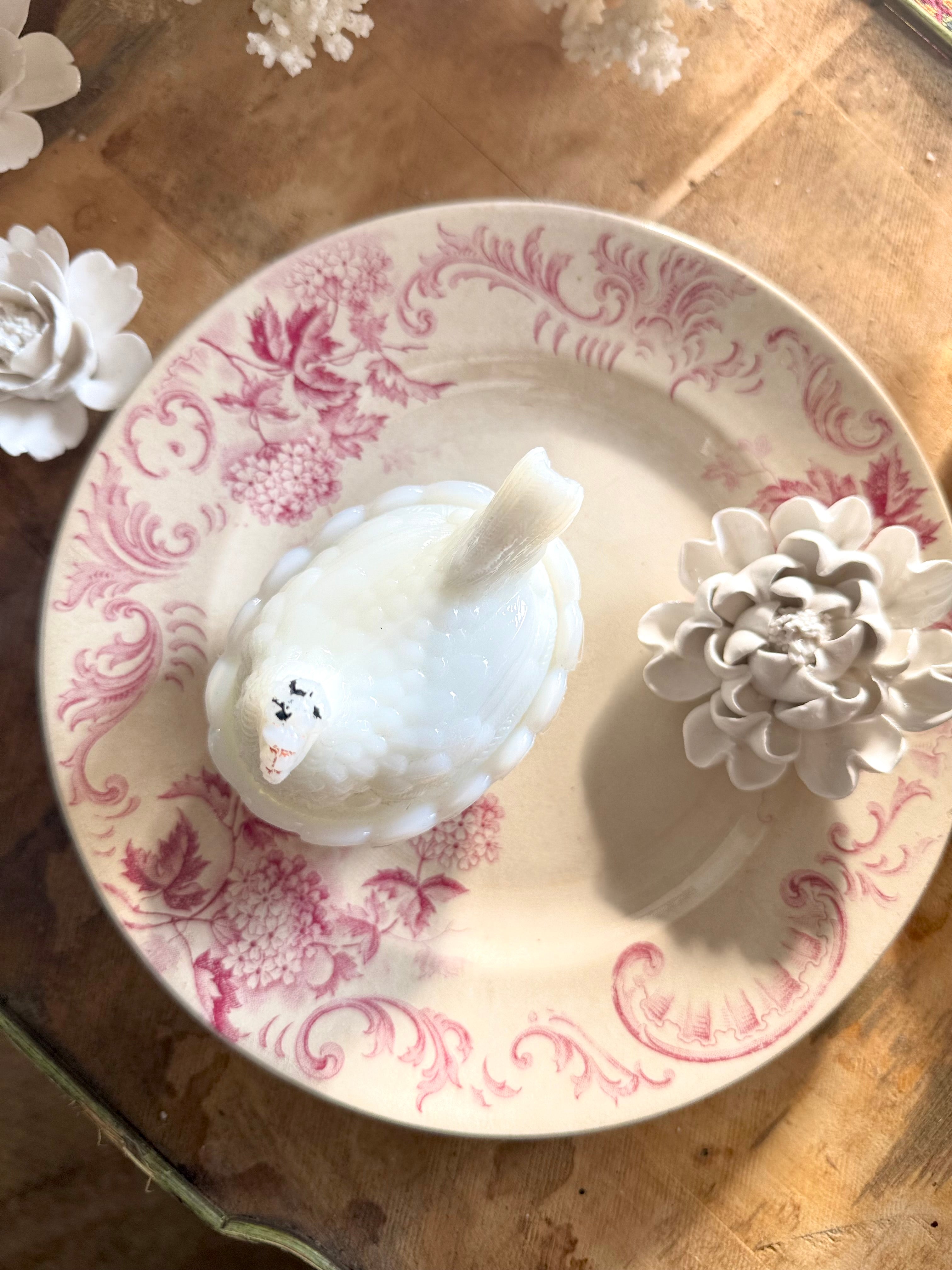Poule en opaline XIX ème de Vallerysthal - Le boudoir luxe de Solenn