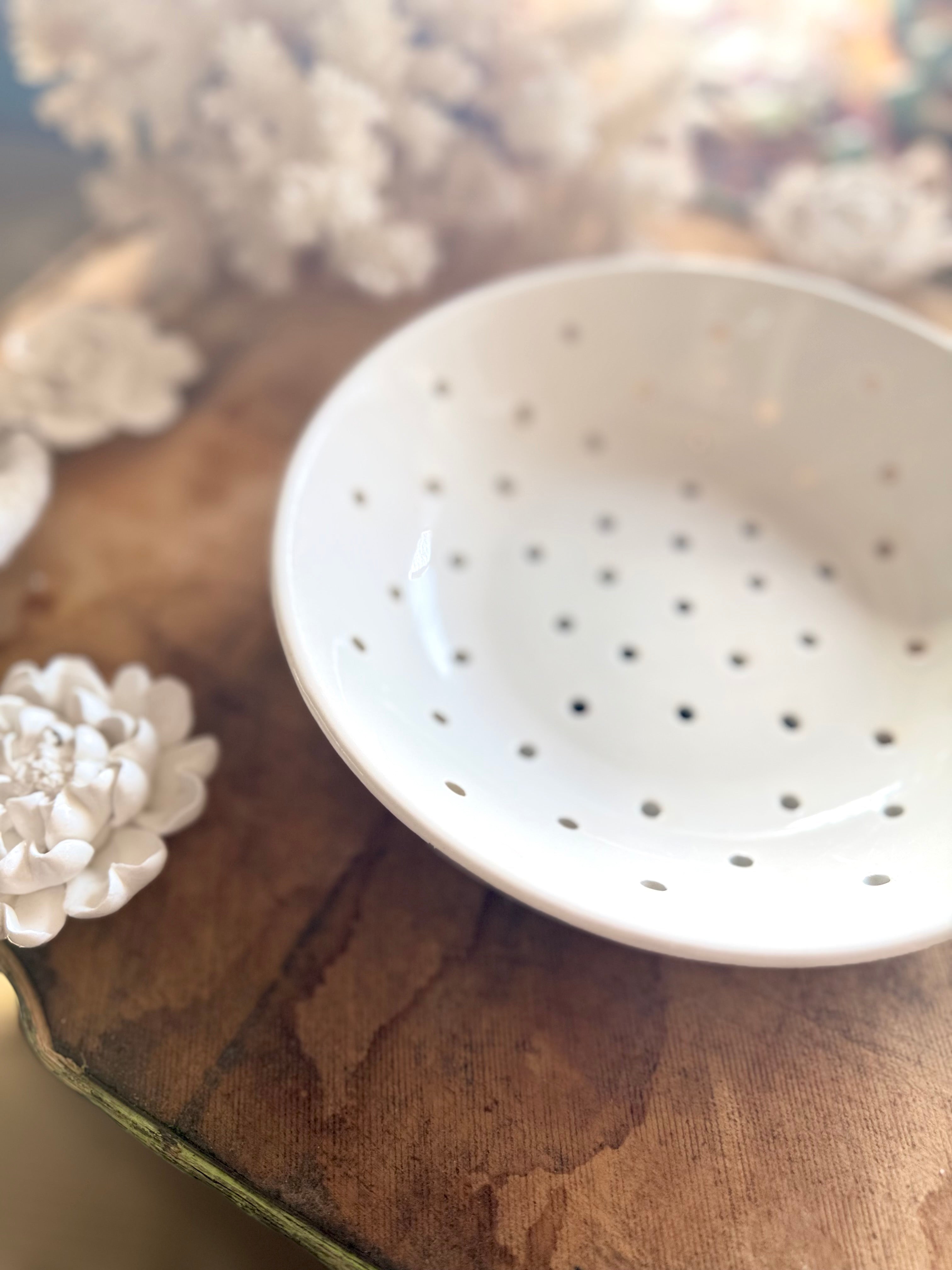 Assiette égouttoir de Digoin Sarreguemines - Le boudoir luxe de Solenn