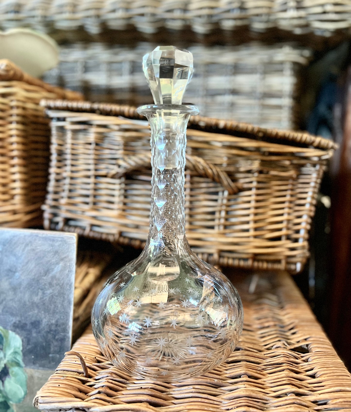 Carafe à vin en cristal taillé, fin XIX ème.