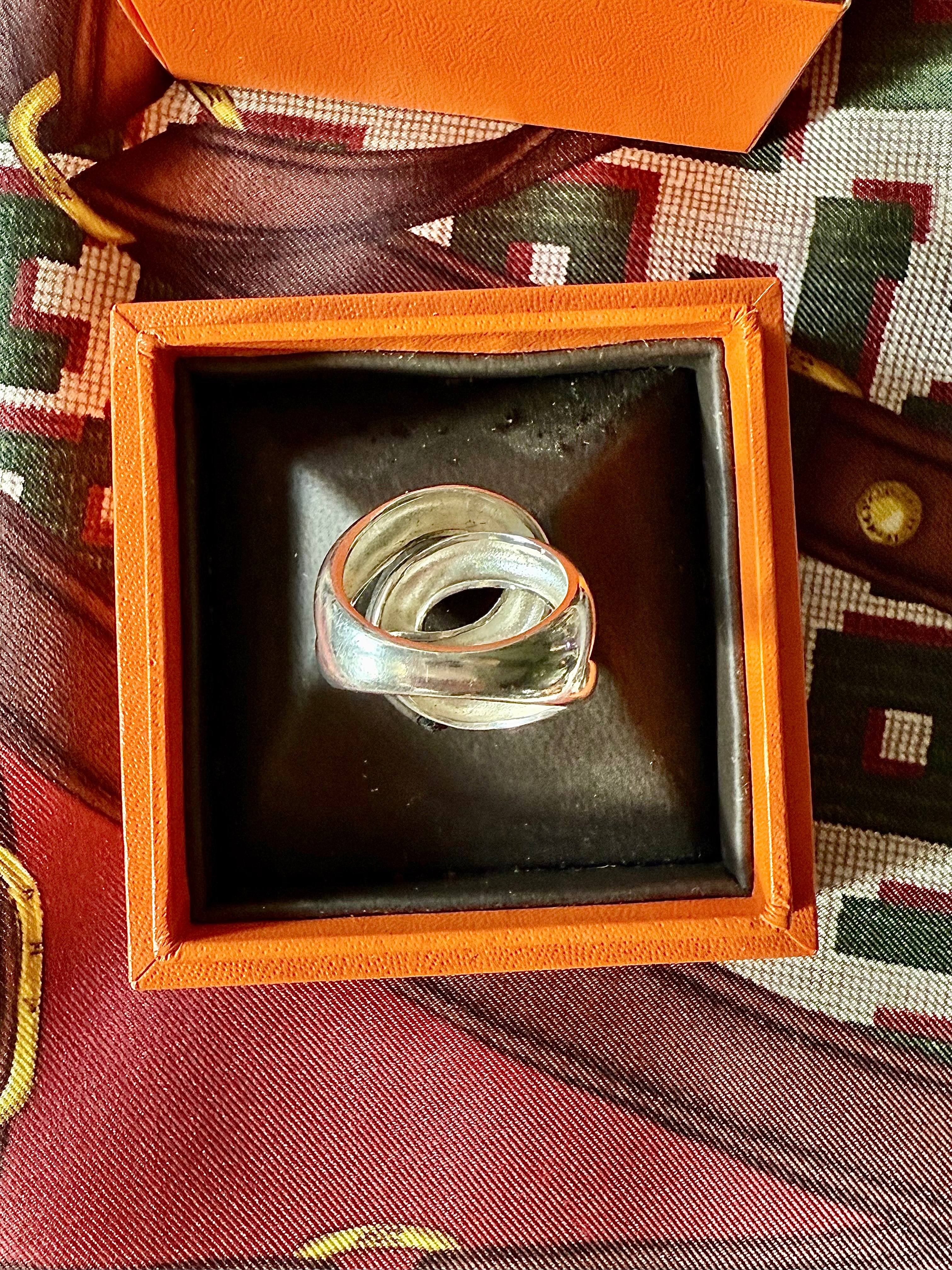 Bague en argent, forme de noeud - Le boudoir luxe de Solenn