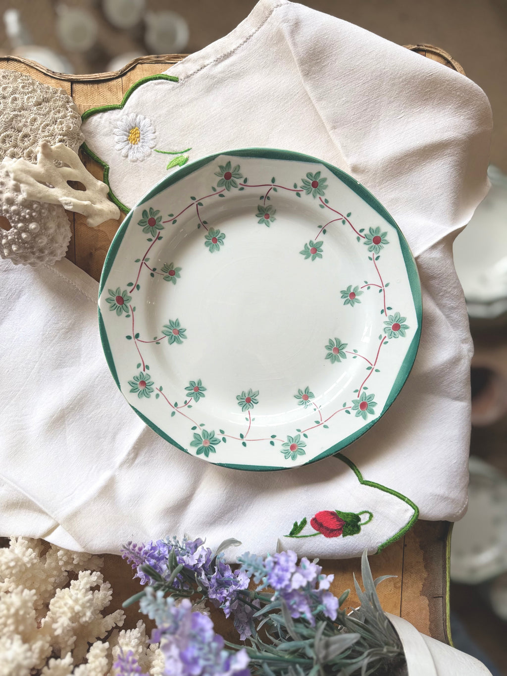 Assiettes plates Creil et Montereau « Francine » - Le boudoir luxe de Solenn